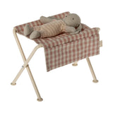 Nursery table, Micro