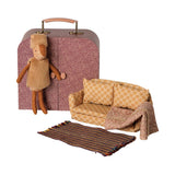Reindeer in suitcase, Little sister