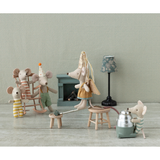 Triplets, Baby mice in matchbox