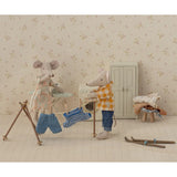 Knitted sweater and pants, Big brother mouse
