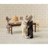Wedding mice couple in box, Mum and Dad