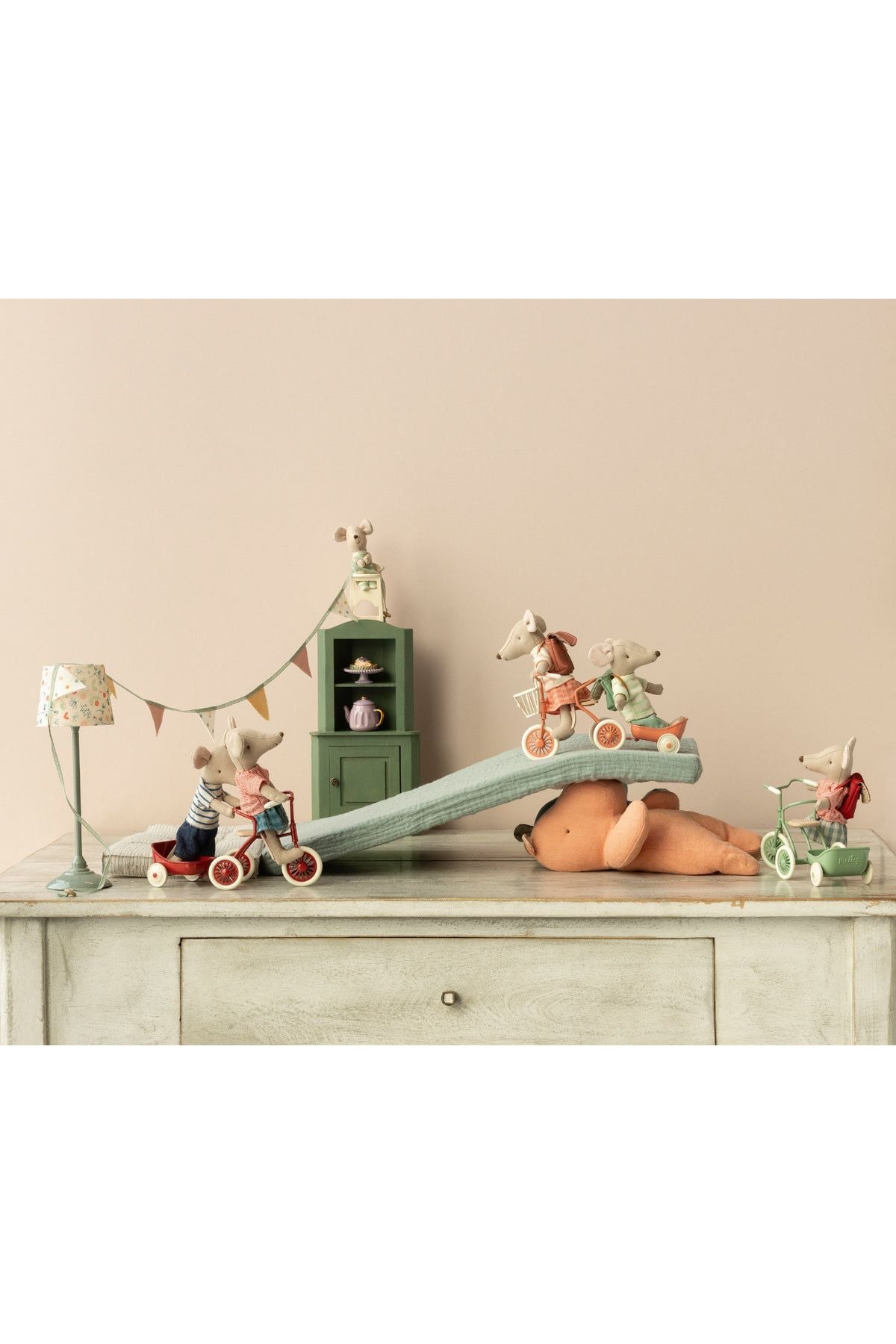 Abri a tricycle, Mouse - Coral van Maileg | Kids Conceptstore Le Fanfare