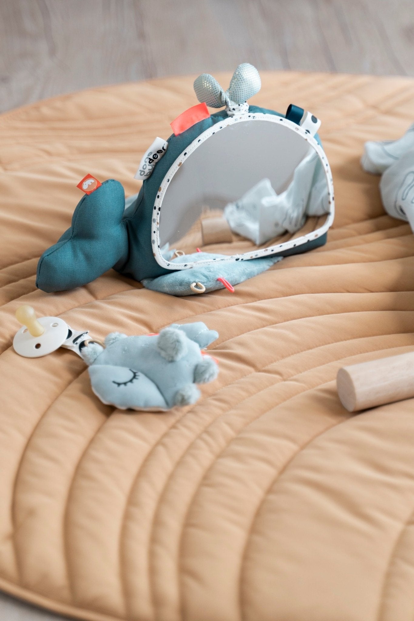 Activity floor mirror | Wally - Blue van Done by Deer | Kids Conceptstore Le Fanfare