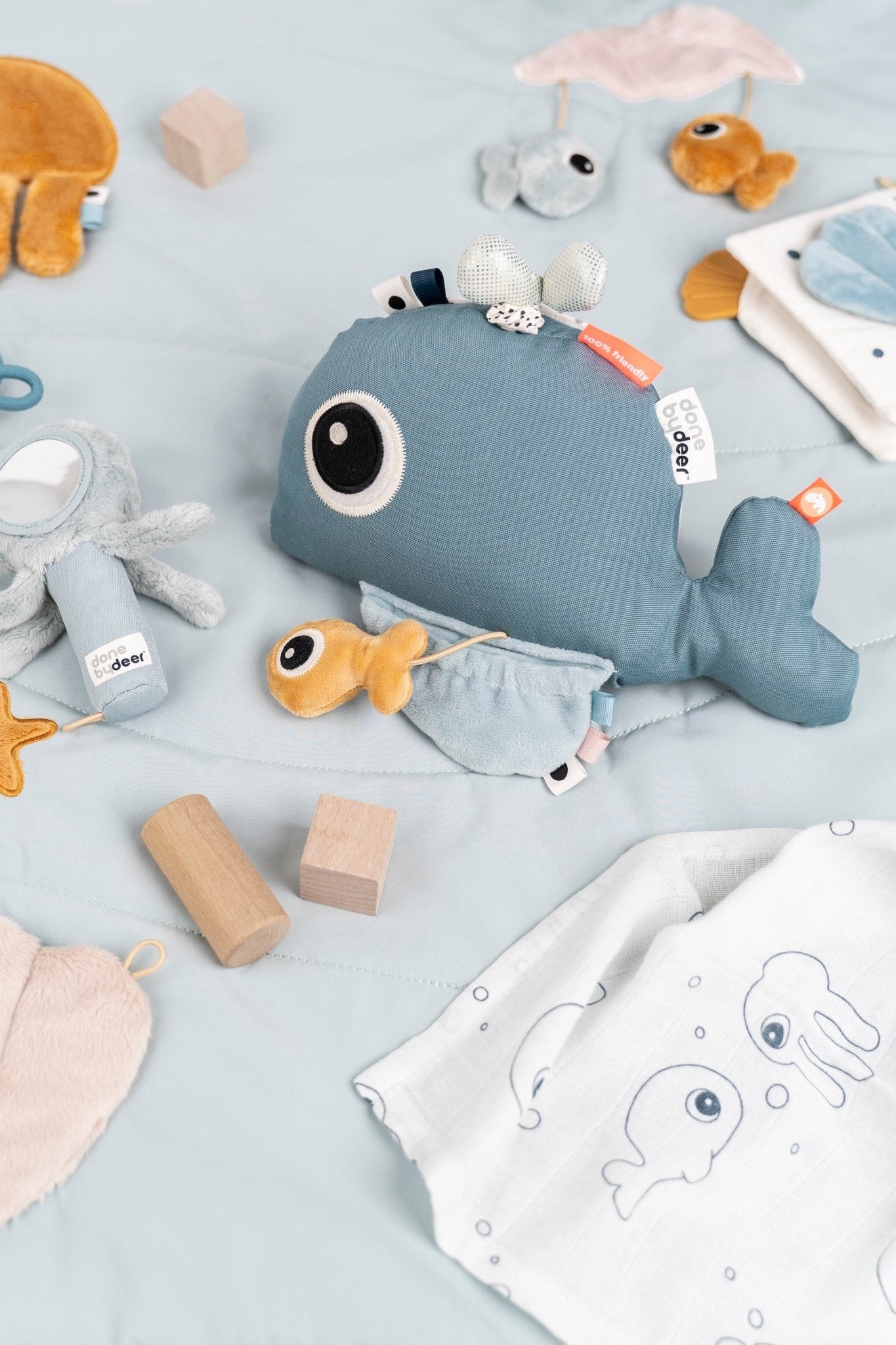 Activity floor mirror | Wally - Blue van Done by Deer | Kids Conceptstore Le Fanfare