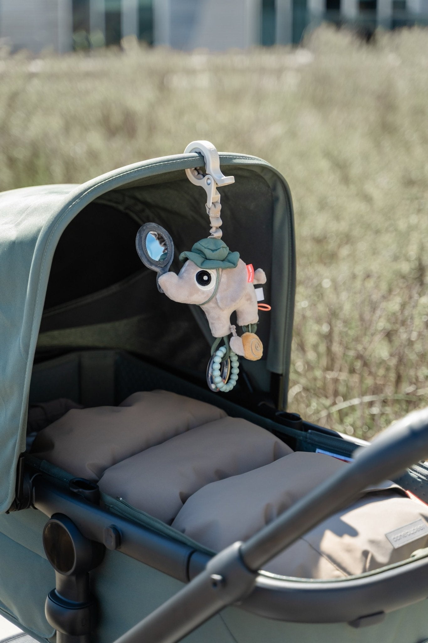 Activity toy Elphee | Tiny trails - Sand van Done by Deer | Kids Conceptstore Le Fanfare