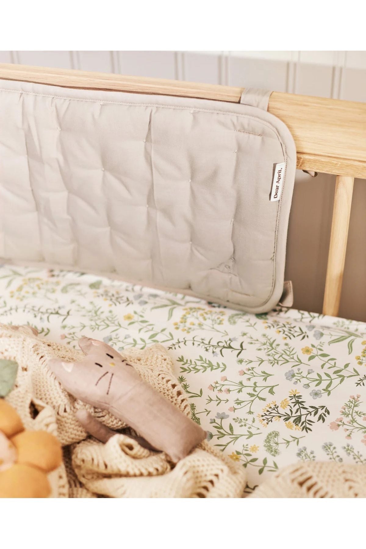 Ada Fitted Sheet - Summer Flowers van Dear April | Kids Conceptstore Le Fanfare