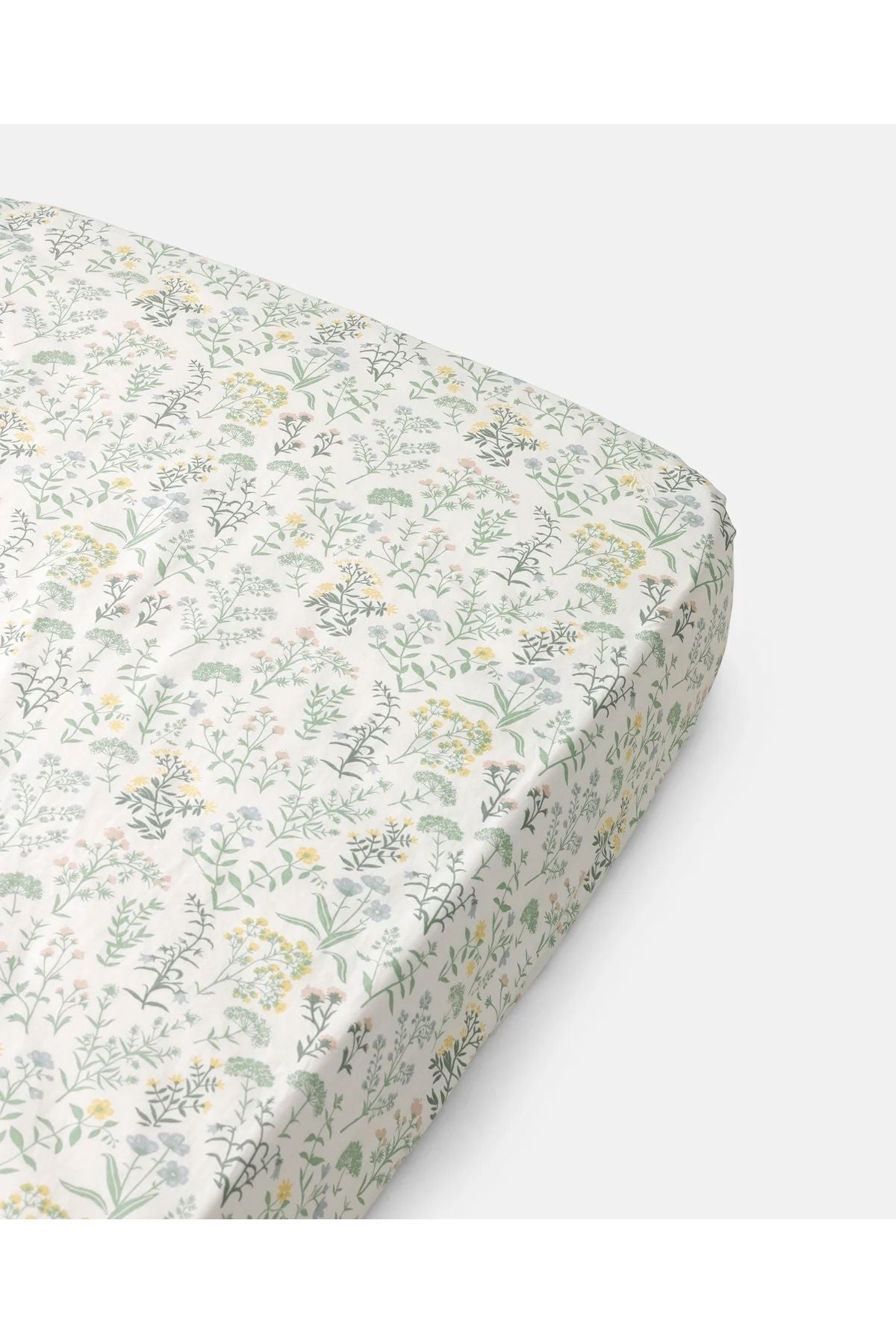Ada Fitted Sheet - Summer Flowers van Dear April | Kids Conceptstore Le Fanfare