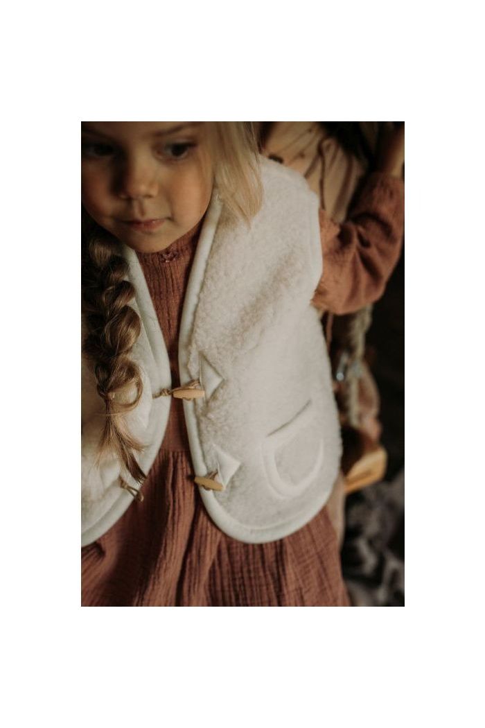 Alwero bodywarmer Alpen Junior Naturel van Alwero | Kids Conceptstore Le Fanfare