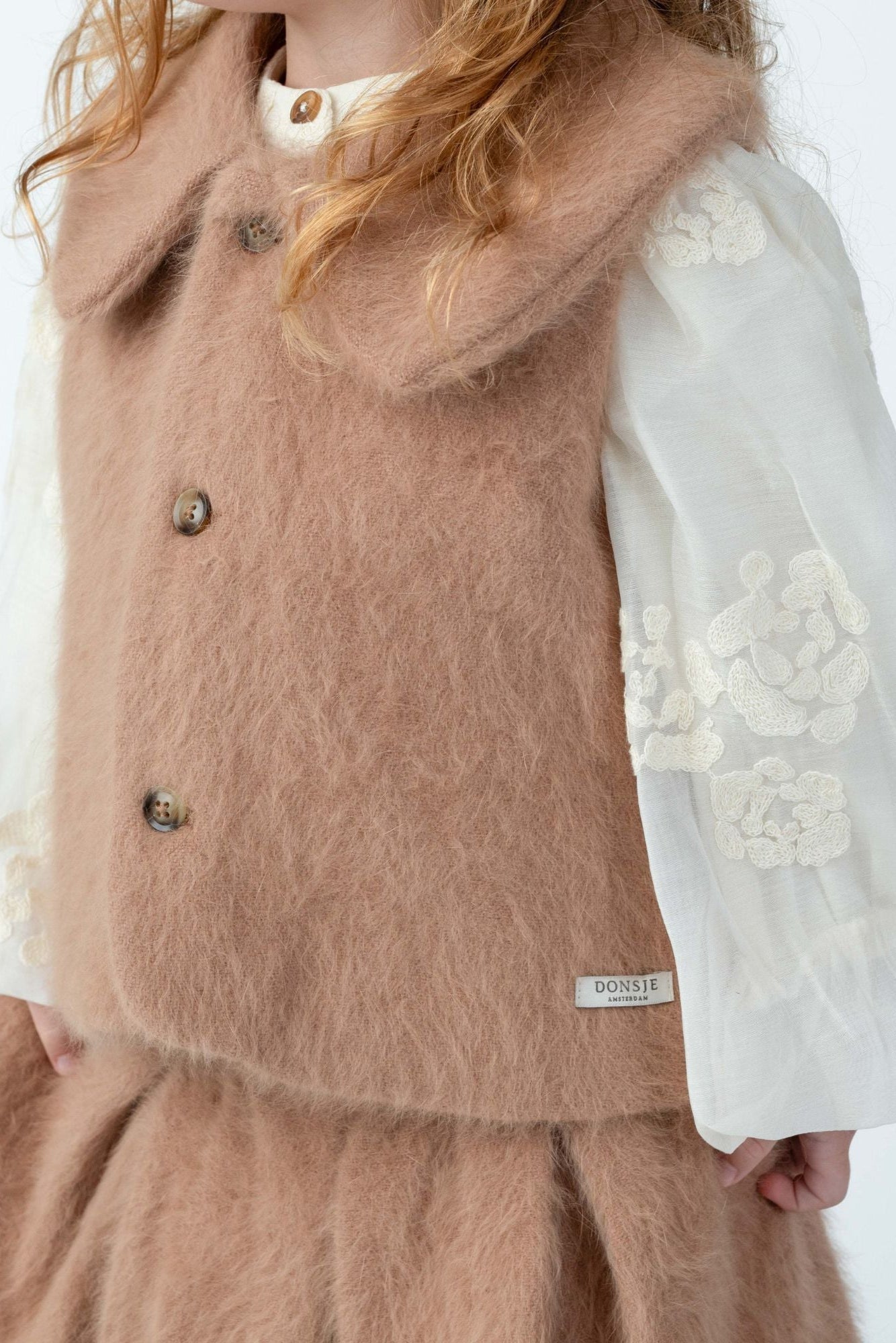 Anja Gilet - Hazelnut van Donsje Amsterdam | Kids Conceptstore Le Fanfare