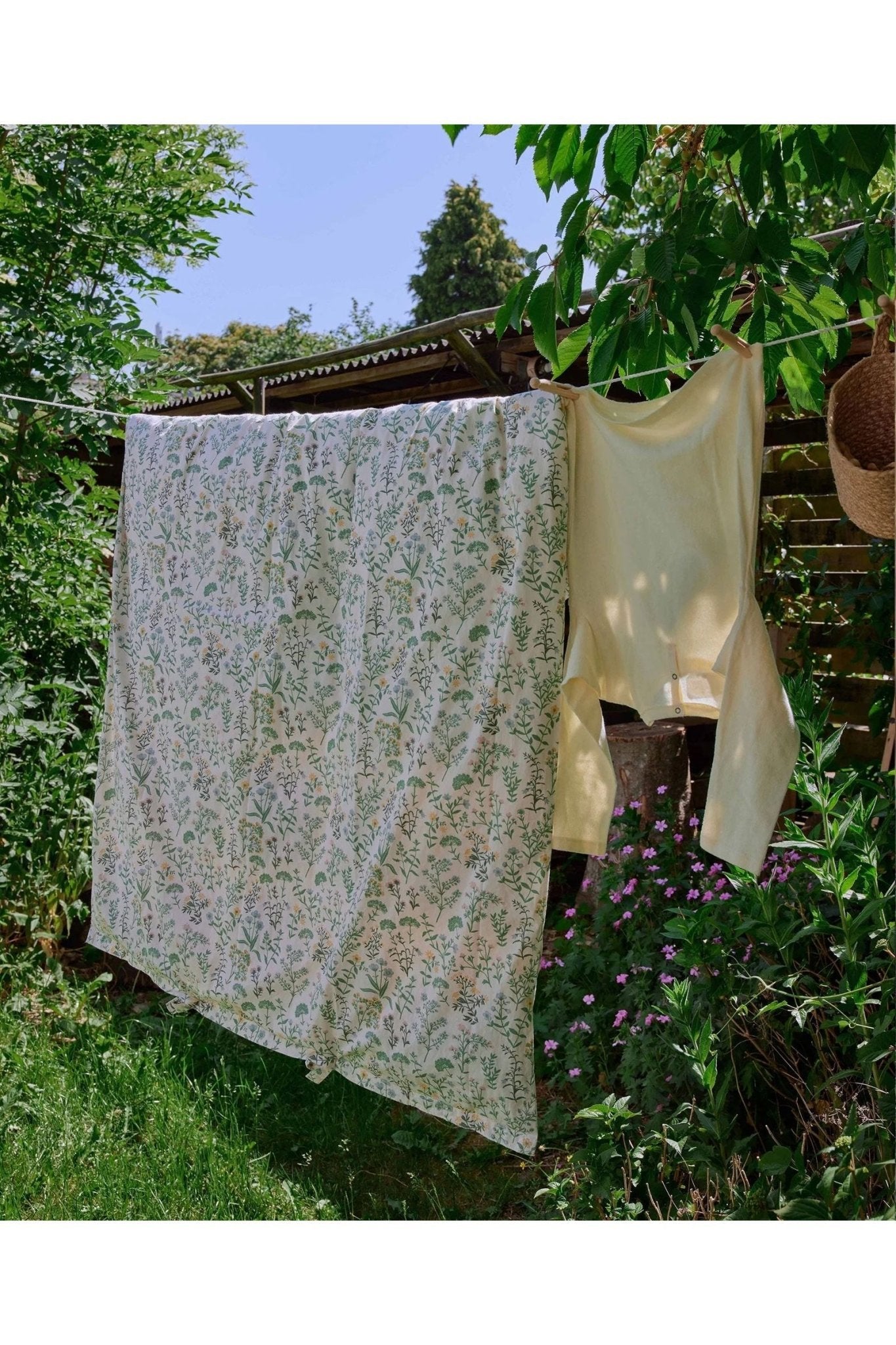 Asta Adult Bedding - Summer Flowers van Dear April | Kids Conceptstore Le Fanfare