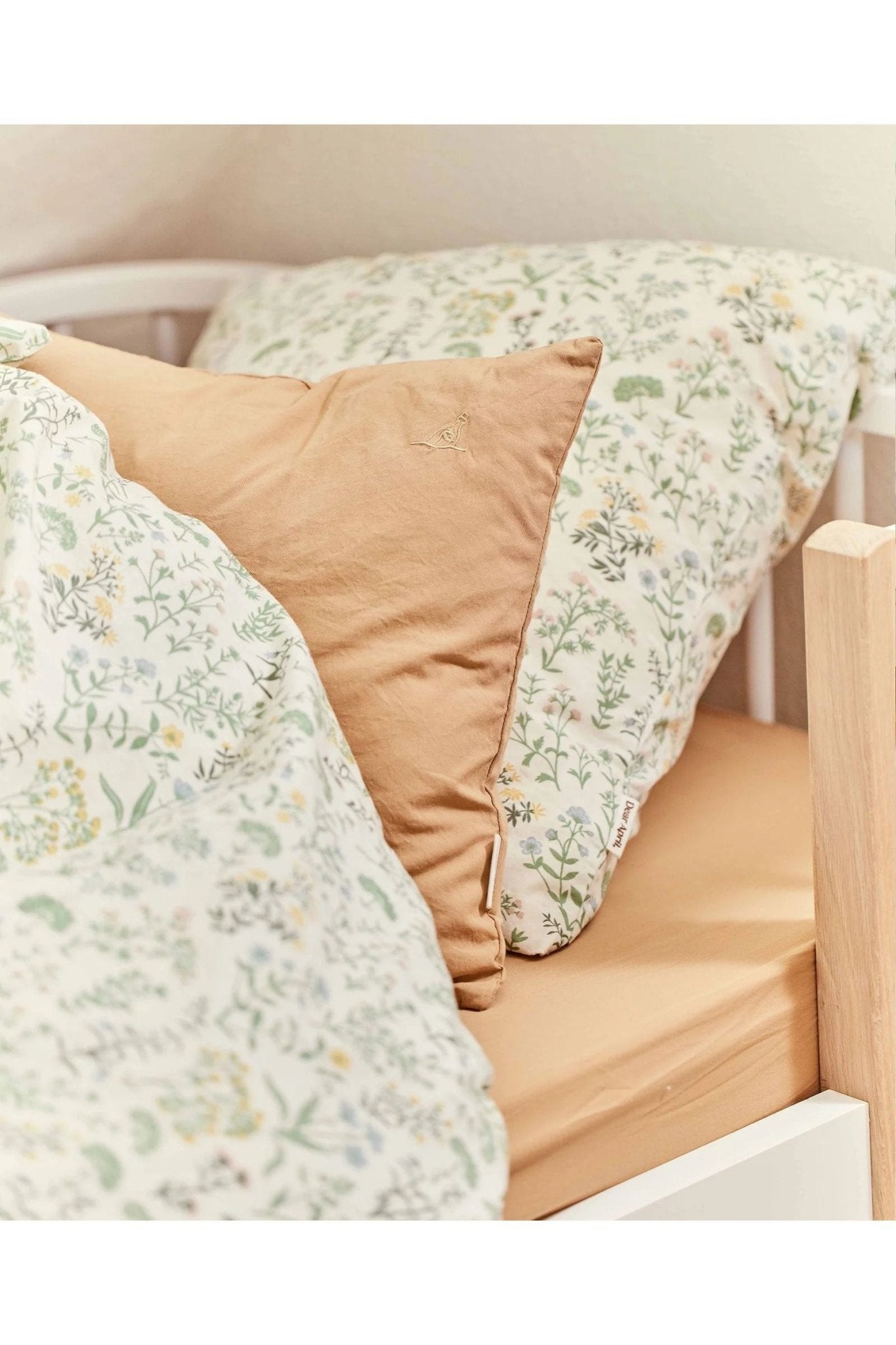 Asta Adult Bedding - Summer Flowers van Dear April | Kids Conceptstore Le Fanfare