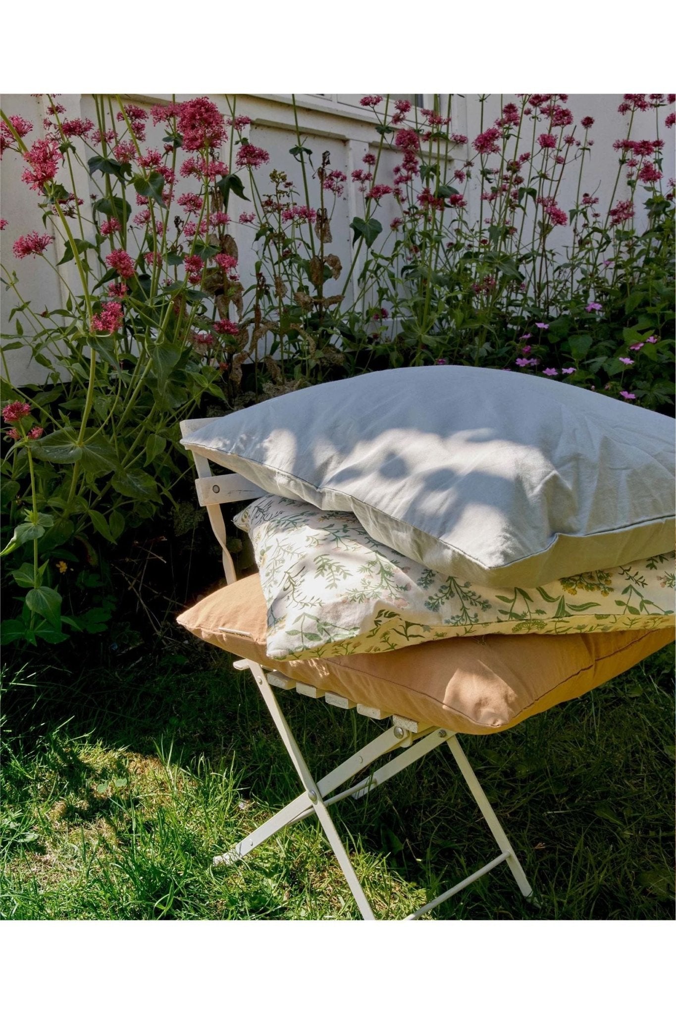 Asta Adult Bedding - Summer Flowers van Dear April | Kids Conceptstore Le Fanfare