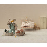 Baby mouse in carry cot - Blue van Maileg | Kids Conceptstore Le Fanfare