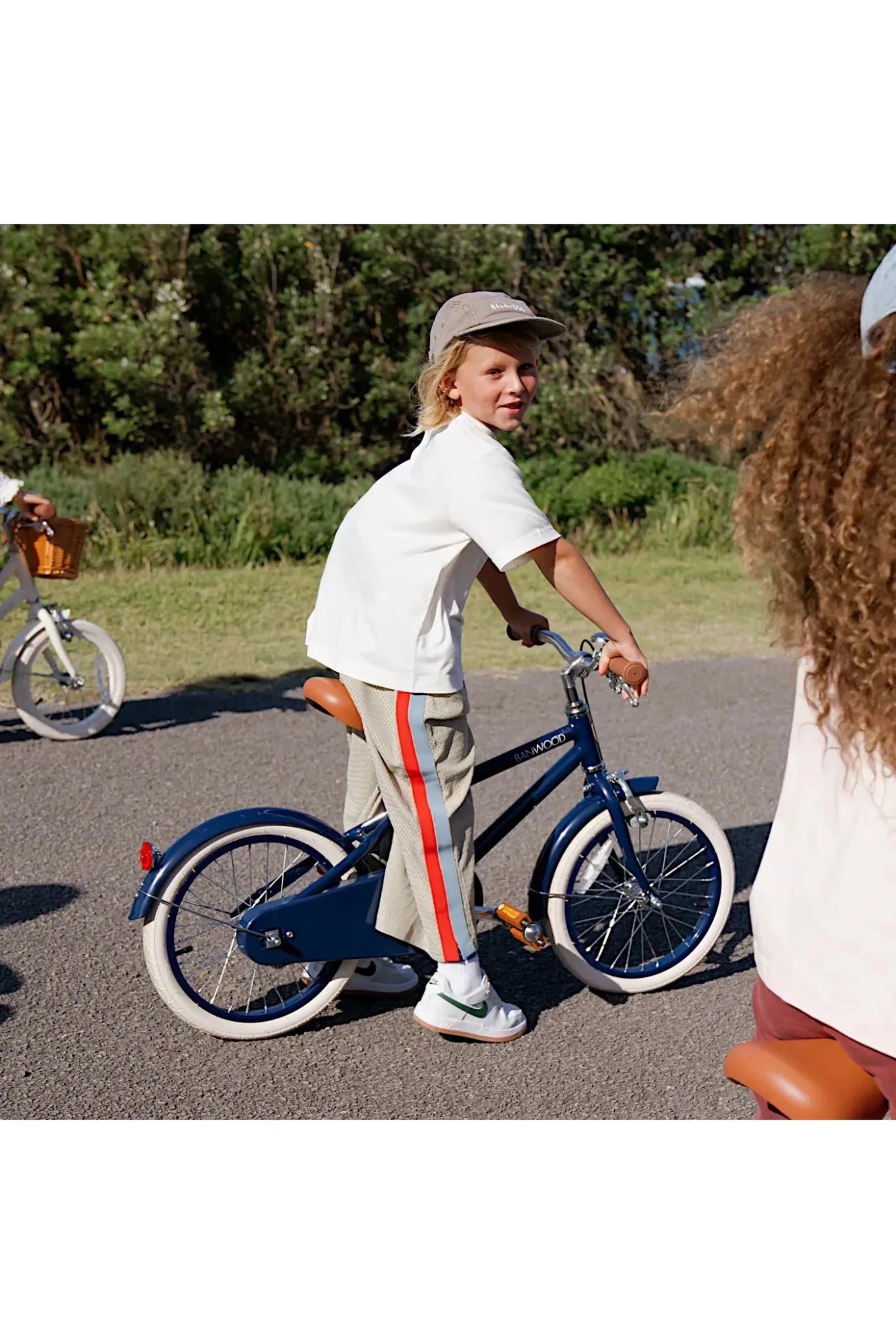 Banwood classic bike 14" vintage - navyblue van Banwood | Kids Conceptstore Le Fanfare