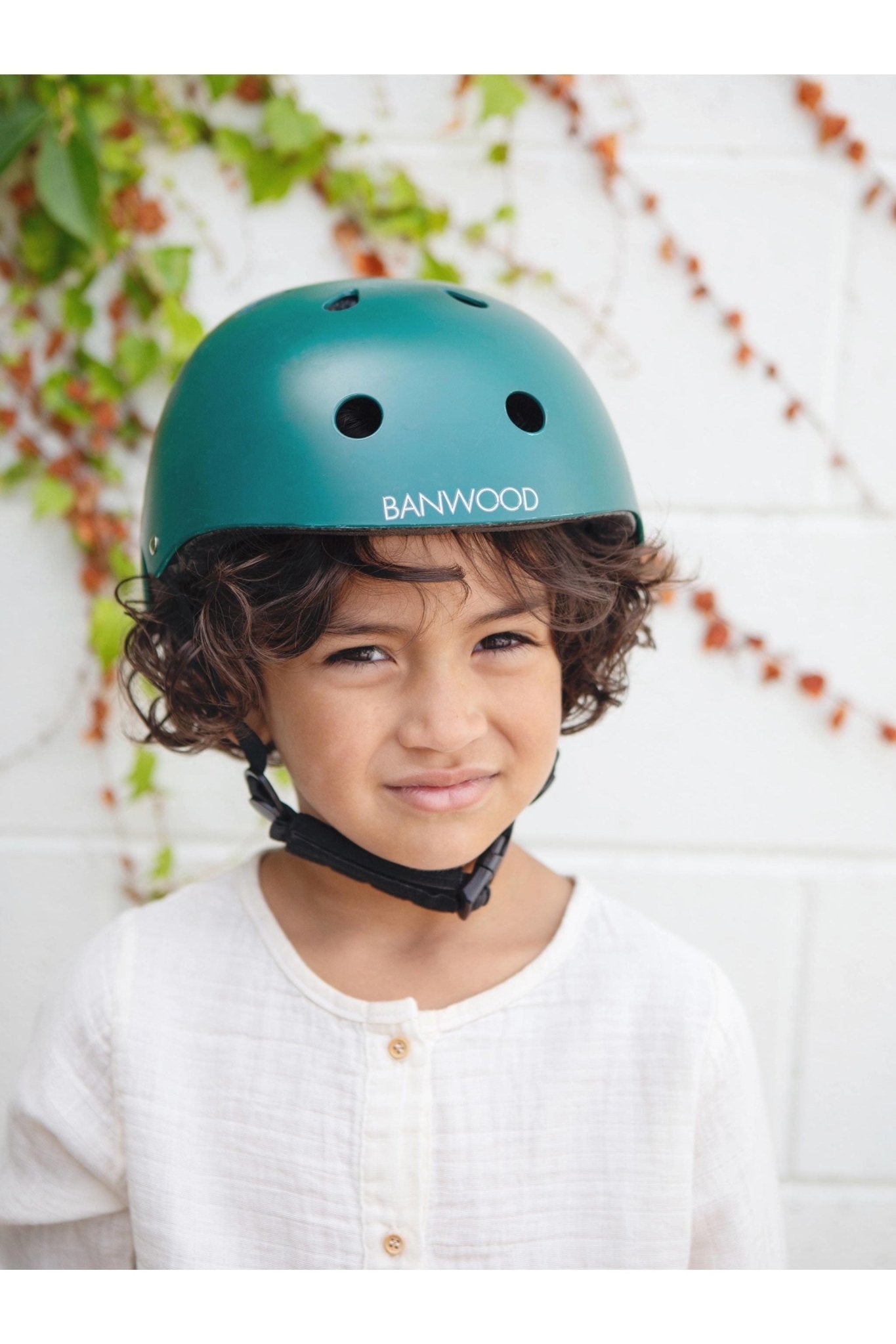 Banwood classic helmet - matte - dark green van Banwood | Kids Conceptstore Le Fanfare