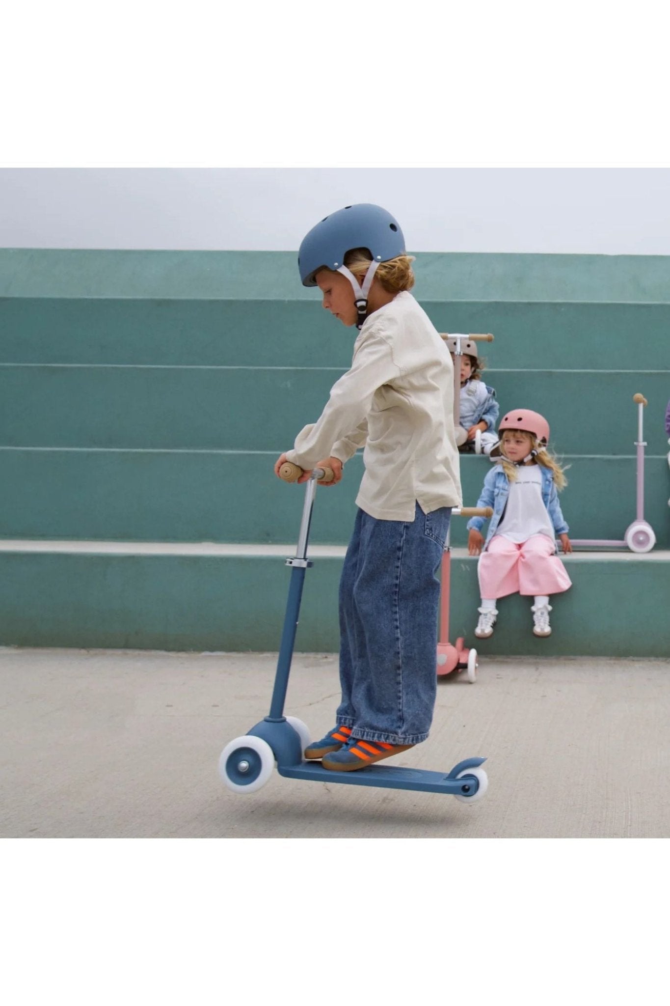 Banwood eco helmet - deep sea van Banwood | Kids Conceptstore Le Fanfare