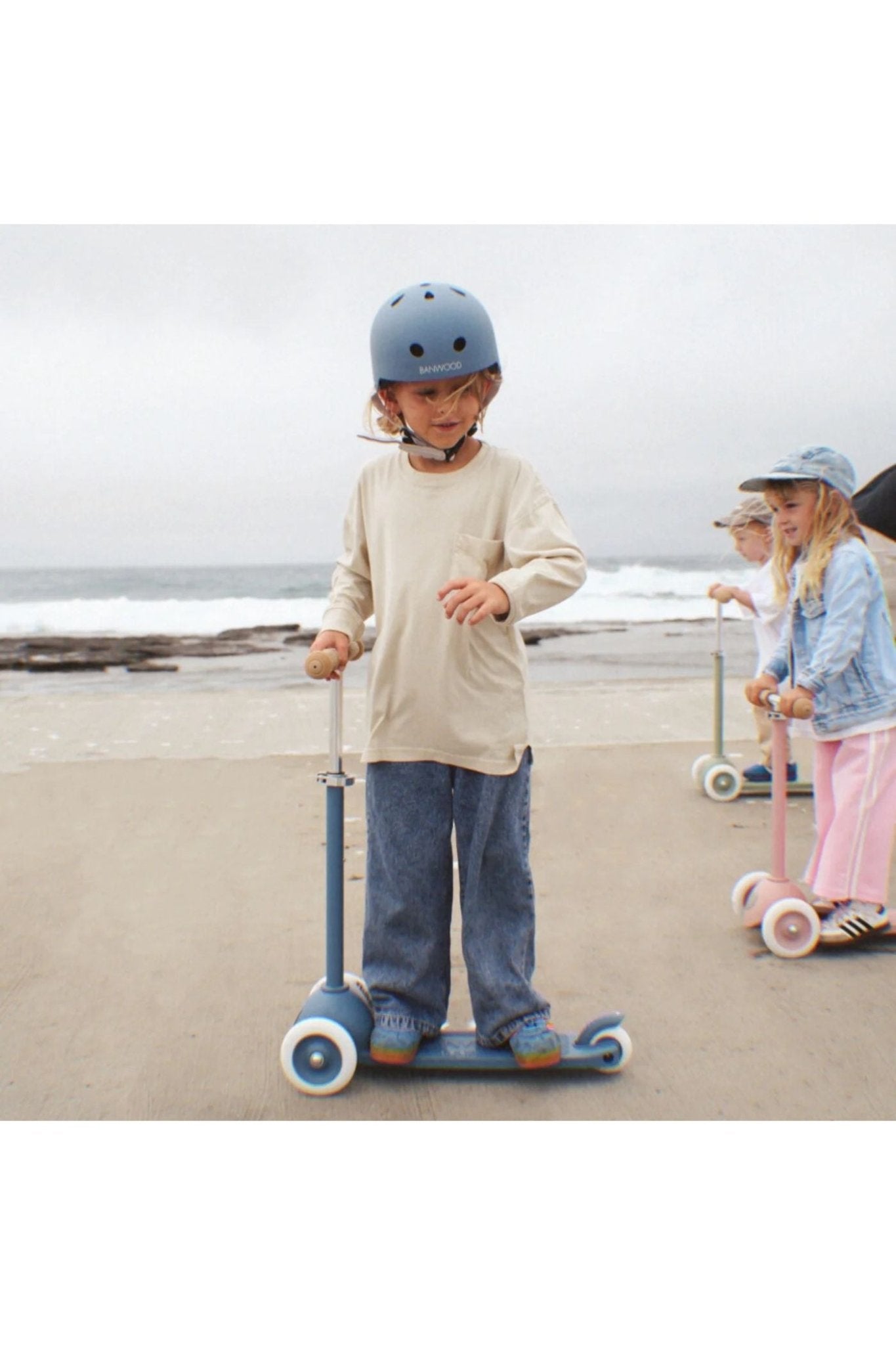 Banwood eco helmet - deep sea van Banwood | Kids Conceptstore Le Fanfare