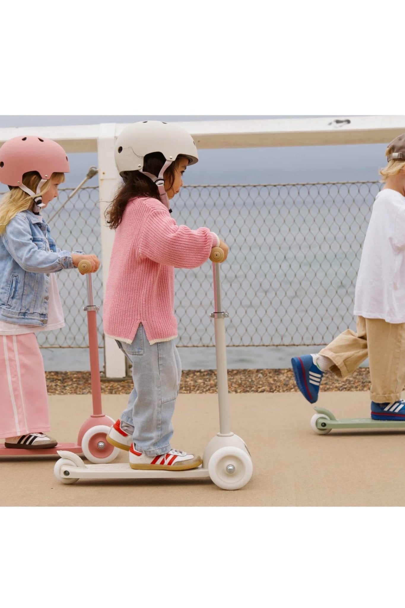 Banwood eco helmet - ivory van Banwood | Kids Conceptstore Le Fanfare