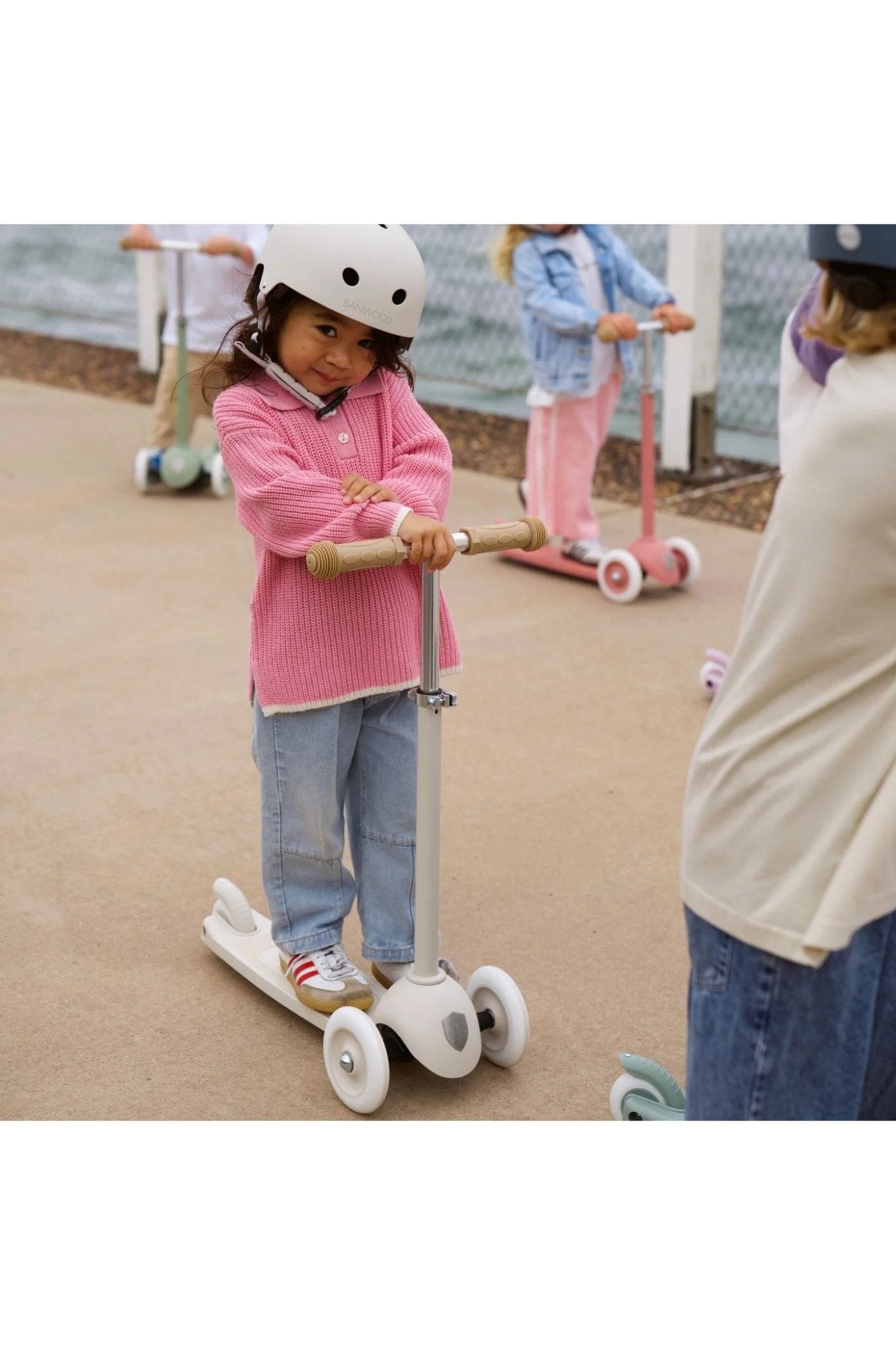 Banwood eco helmet - ivory van Banwood | Kids Conceptstore Le Fanfare