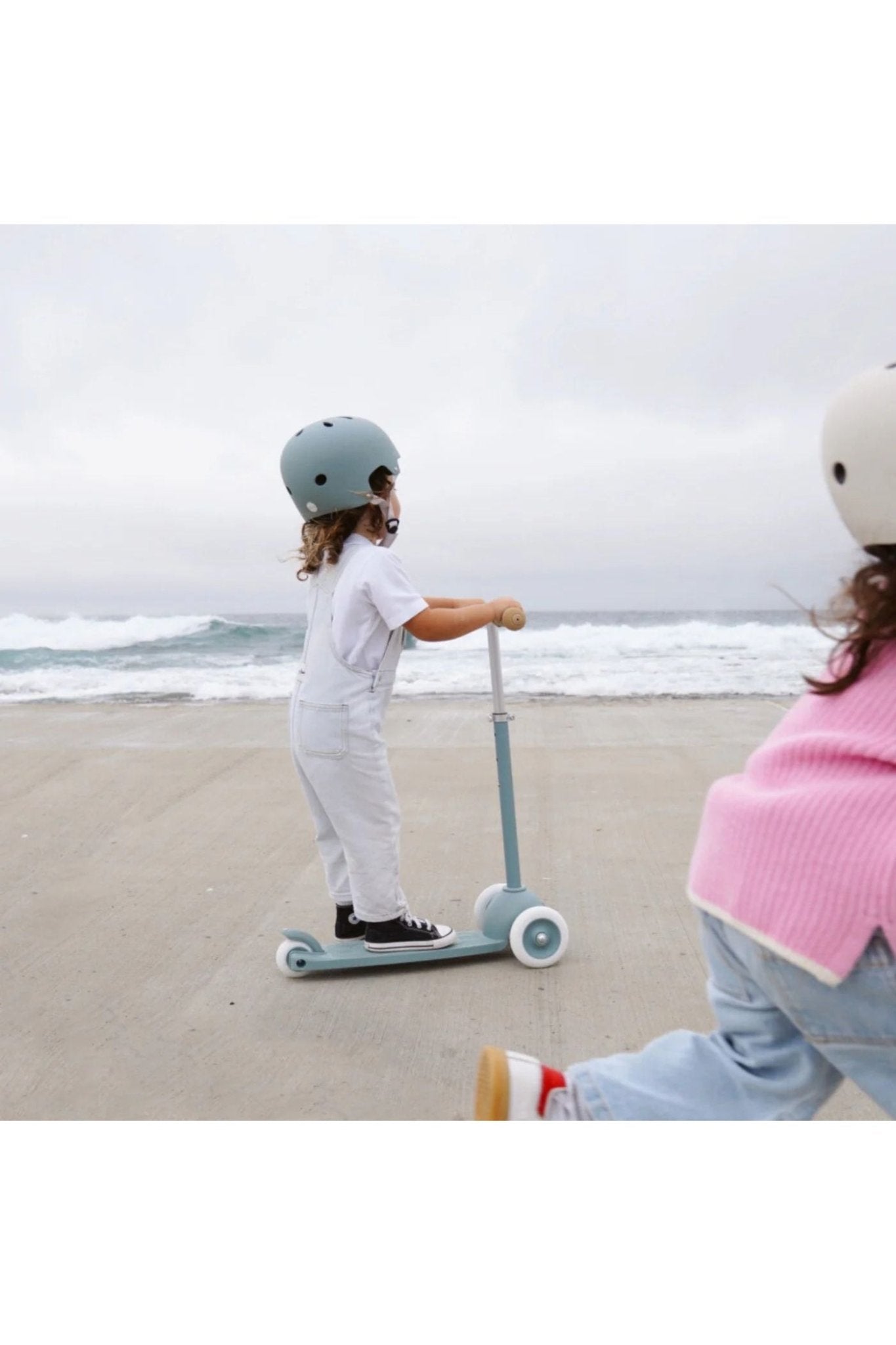 Banwood eco helmet - teal van Banwood | Kids Conceptstore Le Fanfare