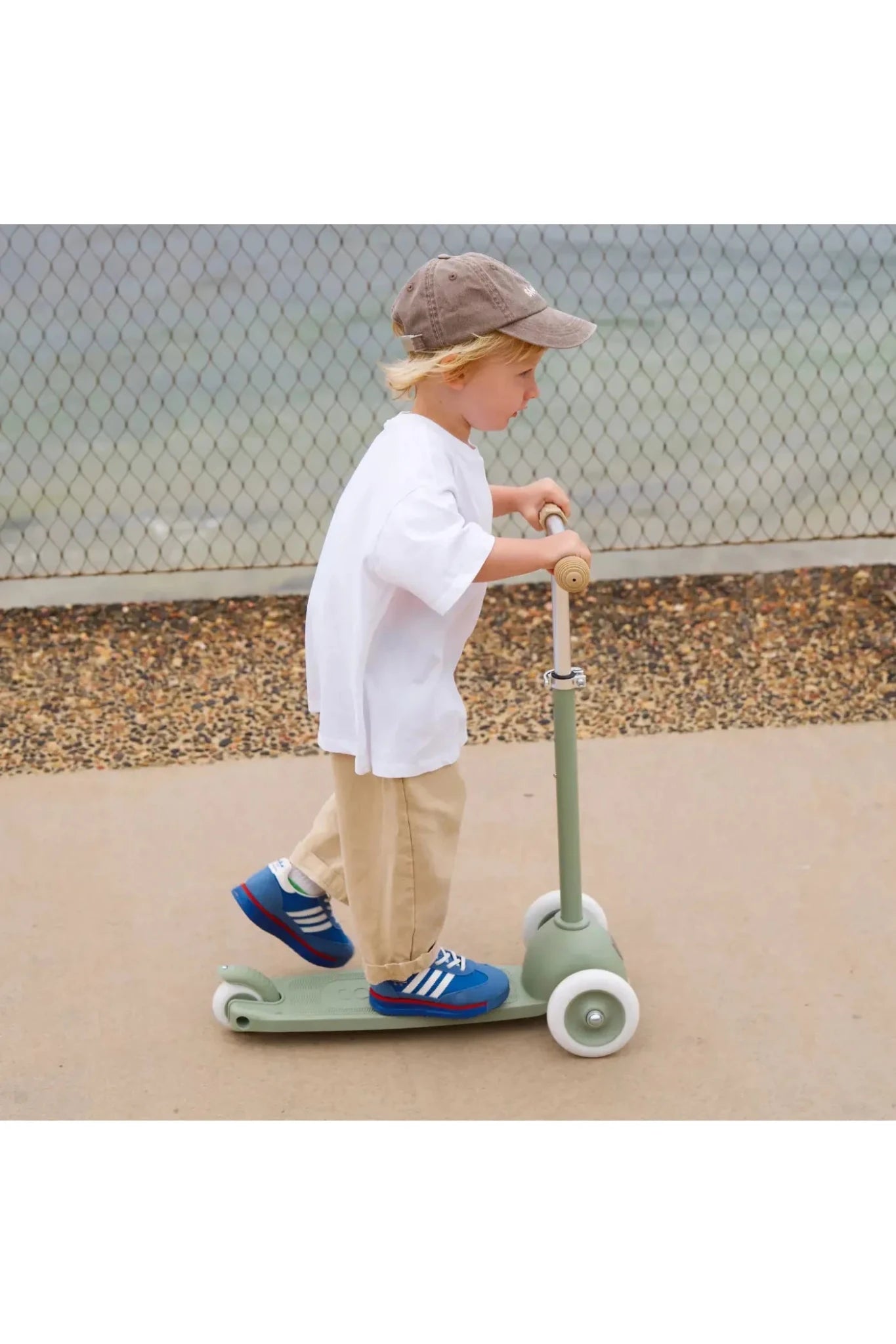 Banwood eco scooter - olive van Banwood | Kids Conceptstore Le Fanfare