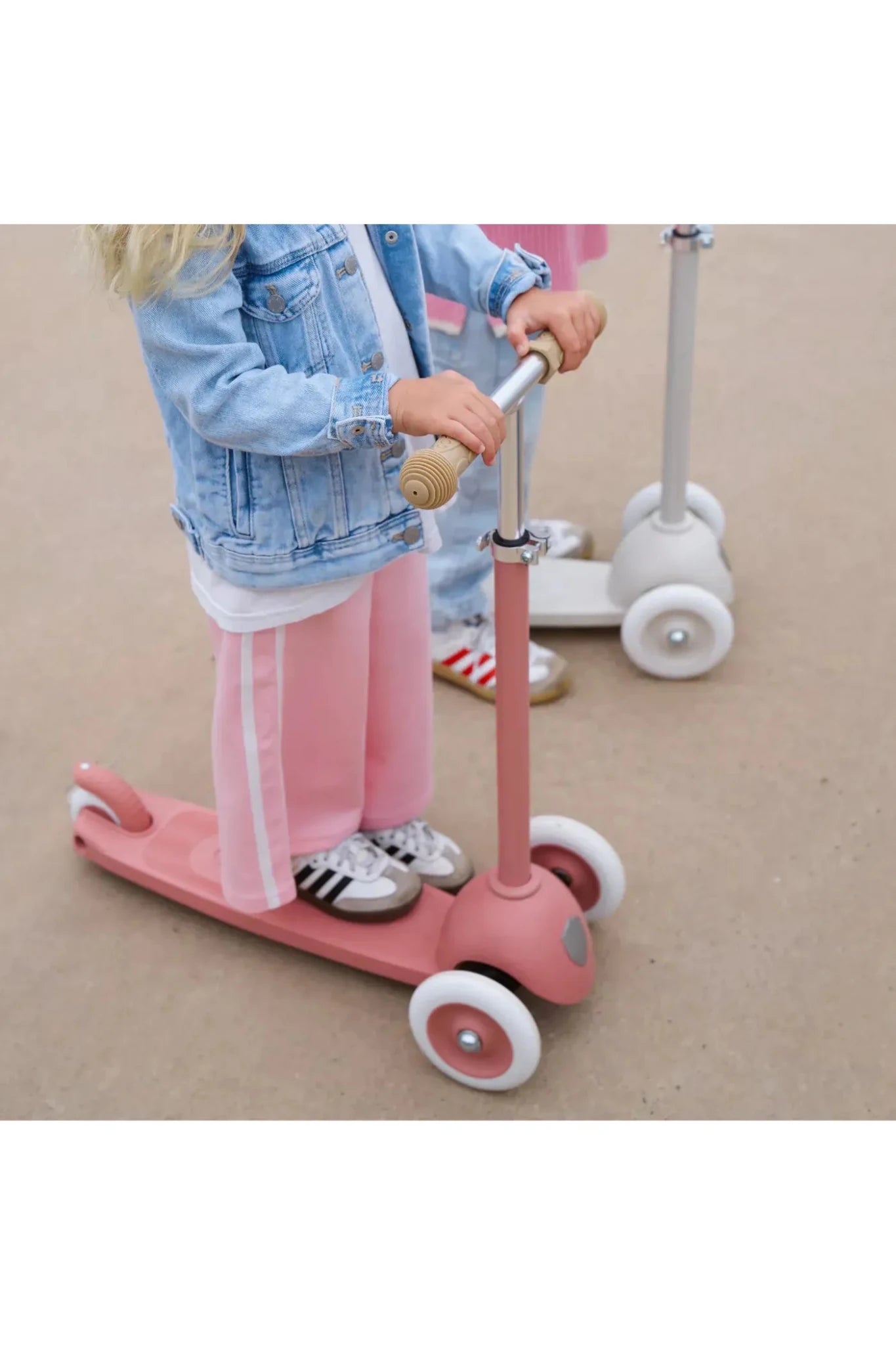 Banwood eco scooter - raspberry van Banwood | Kids Conceptstore Le Fanfare