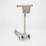 Banwood Pin&Ride basket - Olive van Banwood | Kids Conceptstore Le Fanfare