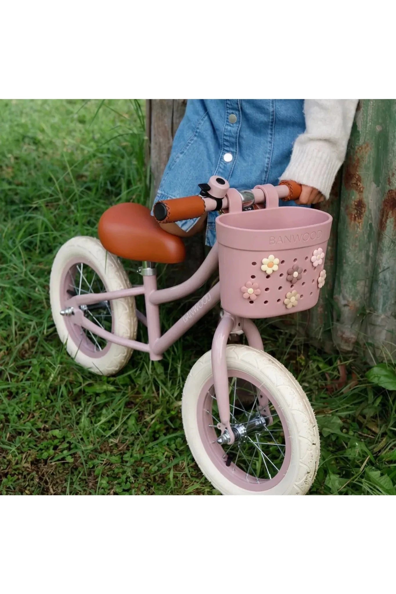 Banwood Pin&Ride basket - Raspberry van Banwood | Kids Conceptstore Le Fanfare