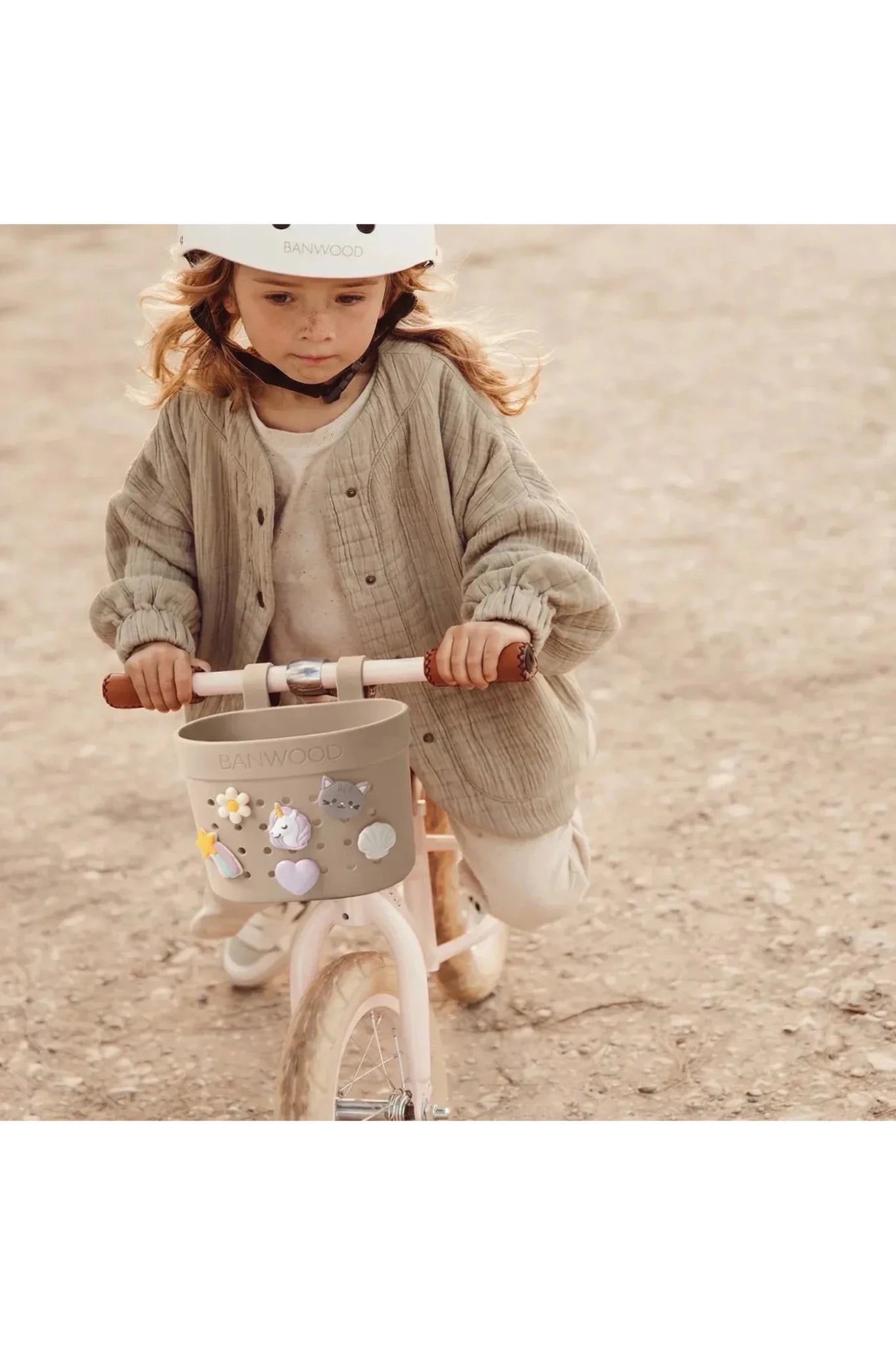 Banwood Pin&Ride basket - Sand van Banwood | Kids Conceptstore Le Fanfare