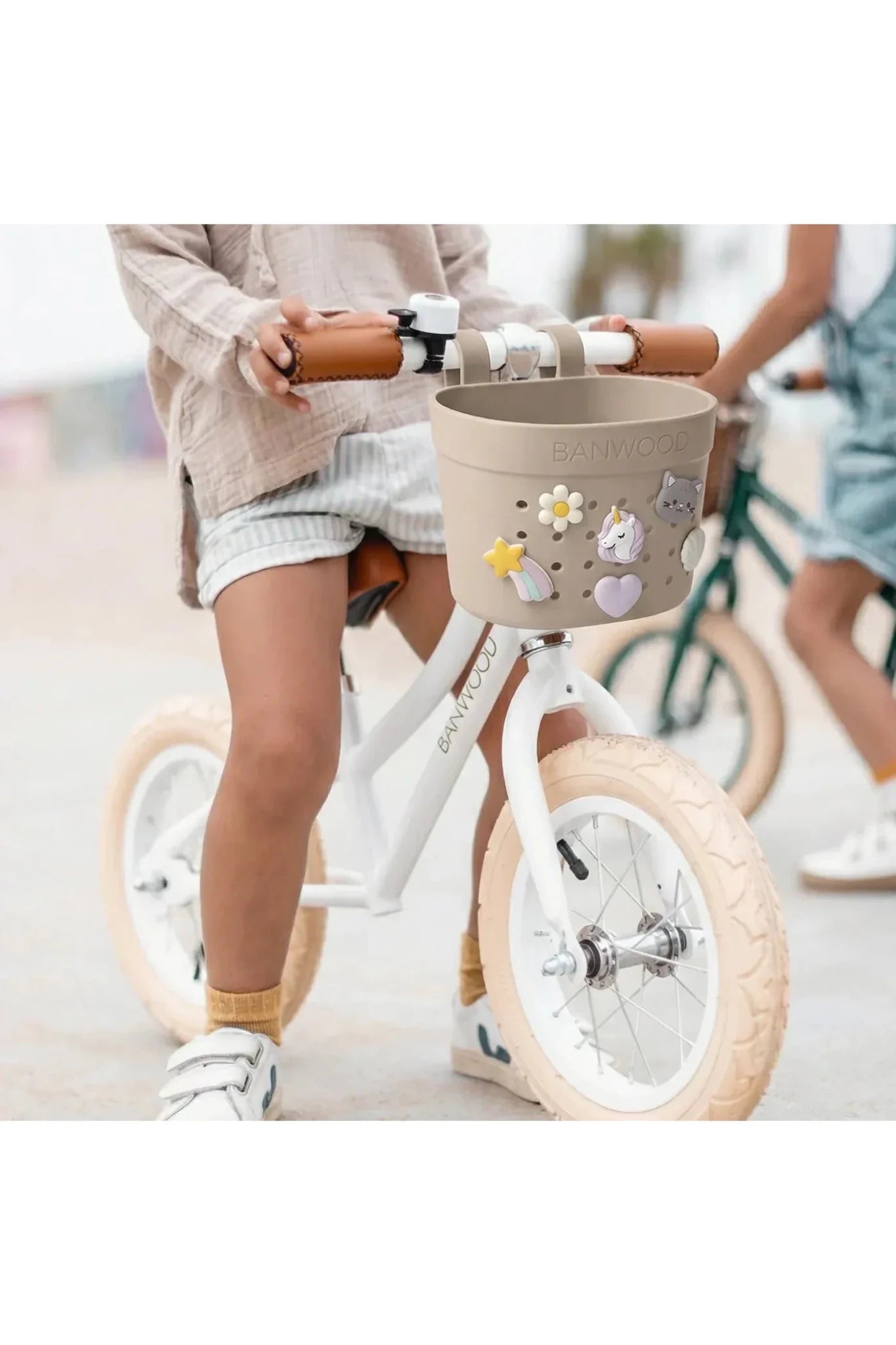 Banwood Pin&Ride basket - Sand van Banwood | Kids Conceptstore Le Fanfare