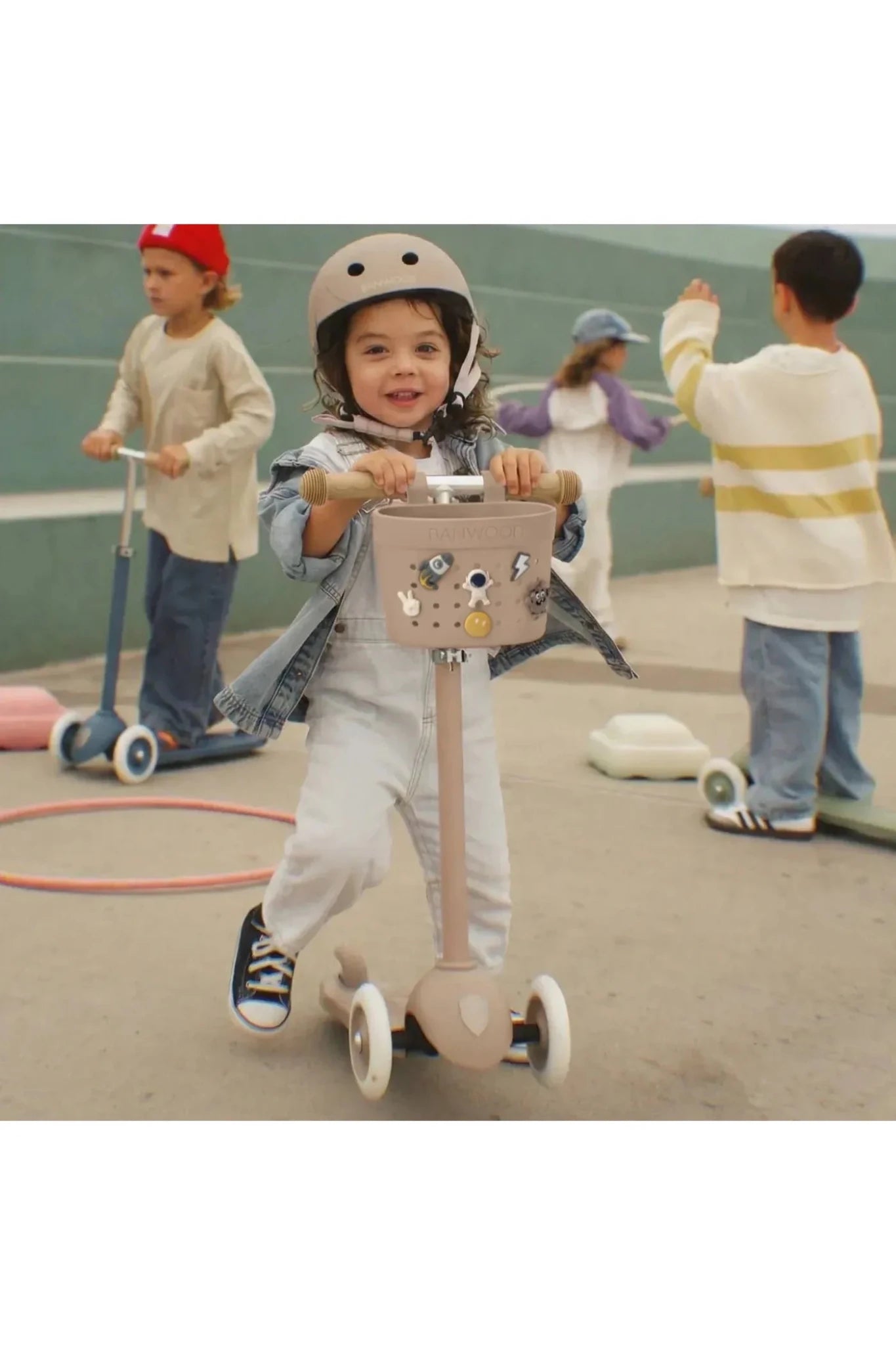 Banwood Pin&Ride basket - Sand van Banwood | Kids Conceptstore Le Fanfare