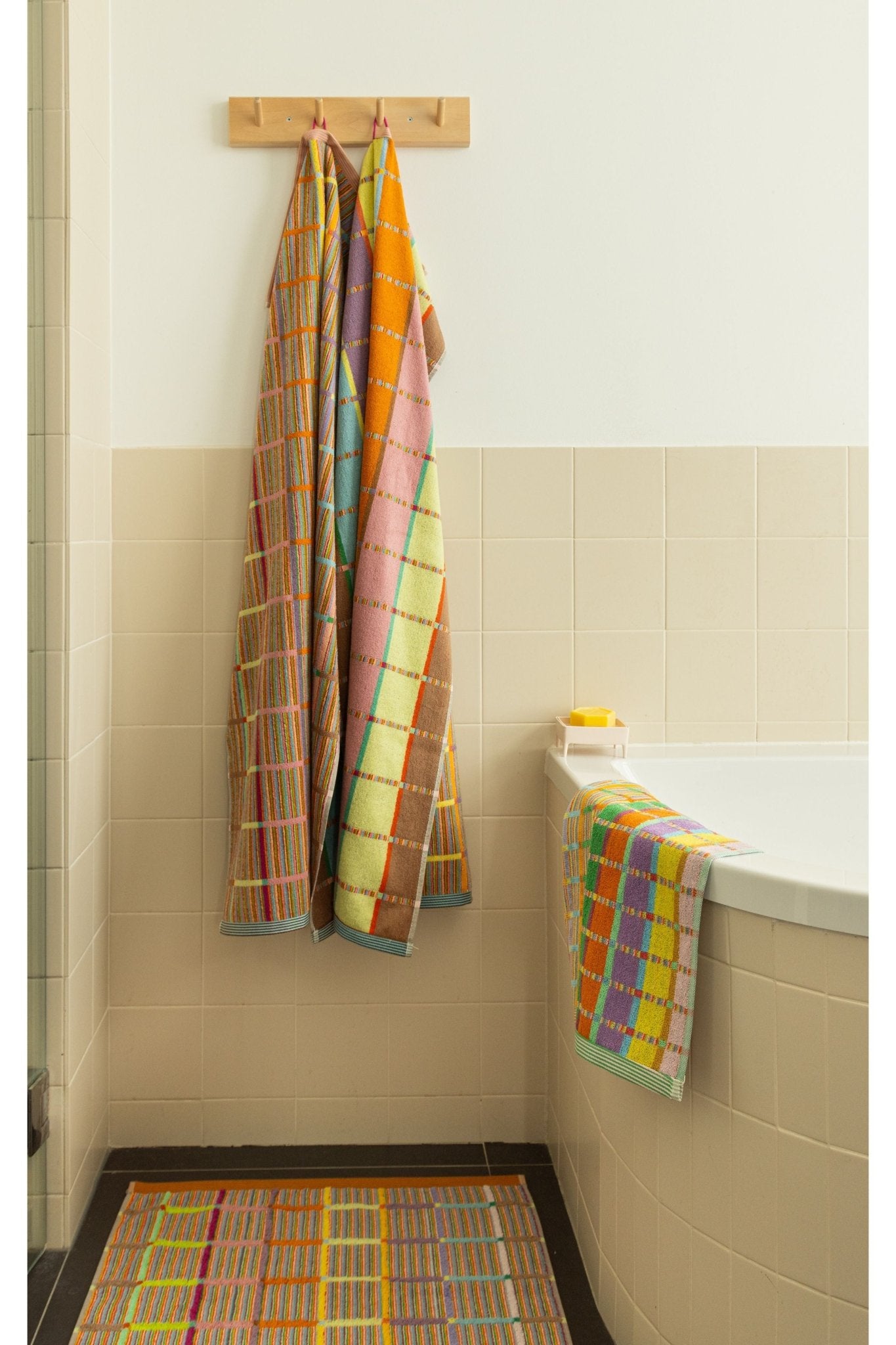 bath mat 69 criss cross van foekje fleur | Kids Conceptstore Le Fanfare