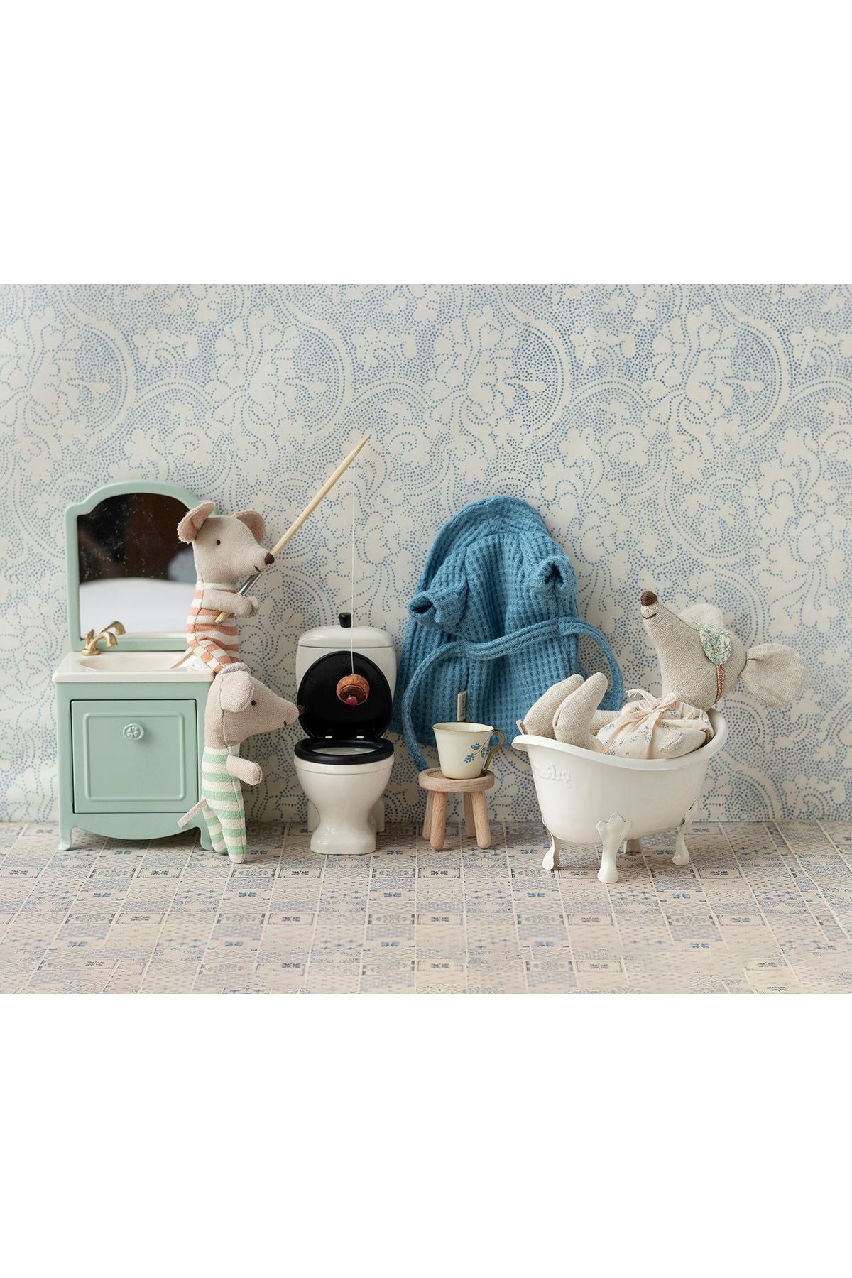 Bathrobe - Dusty Blue van Maileg | Kids Conceptstore Le Fanfare