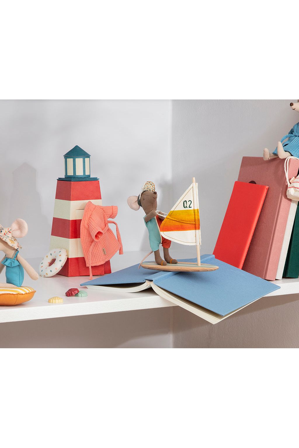 Beach Mice, Surfer Big Brother van Maileg | Kids Conceptstore Le Fanfare