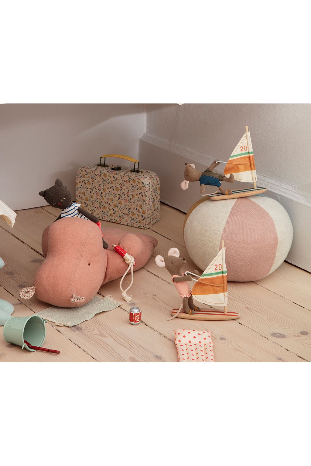 Beach Mice. Surfer Little Brother van Maileg | Kids Conceptstore Le Fanfare