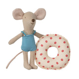 Beach mouse with float, Little sister - Red dot van Maileg | Kids Conceptstore Le Fanfare