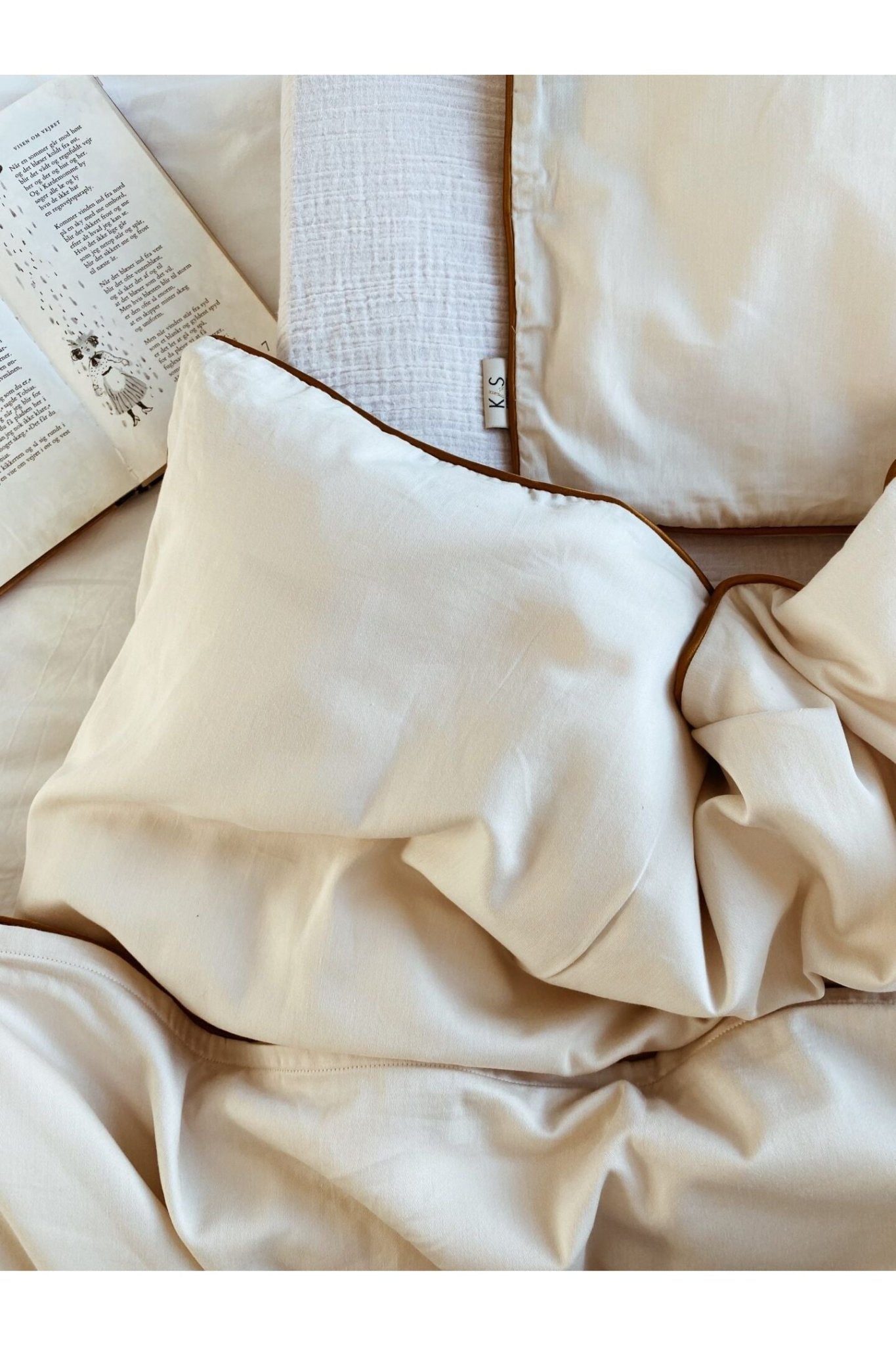 Bedline Maya German - beige van KAS Kopenhagen | Kids Conceptstore Le Fanfare