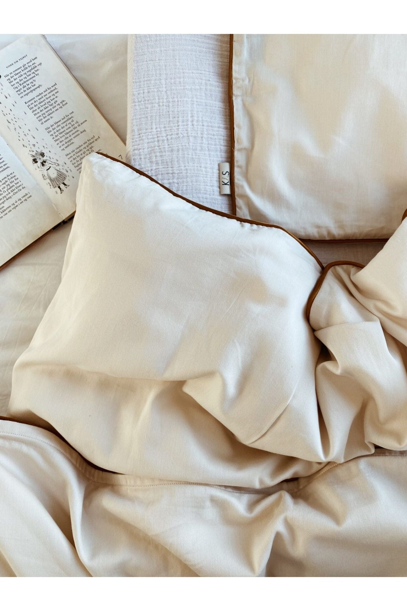 Bedline Maya German - beige van KAS Kopenhagen | Kids Conceptstore Le Fanfare
