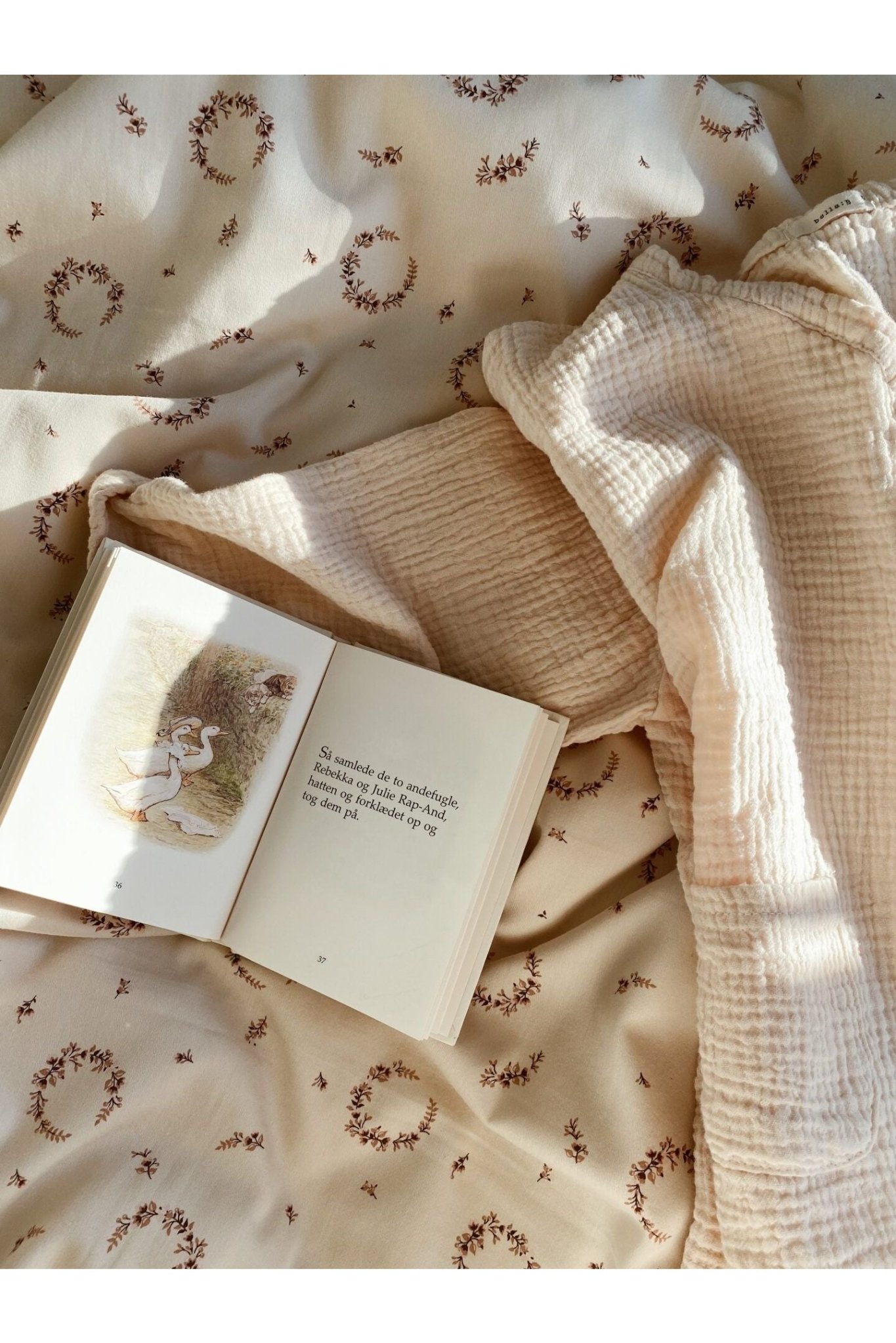 Bedline Vintage flower wreath baby - beige van KAS Kopenhagen | Kids Conceptstore Le Fanfare
