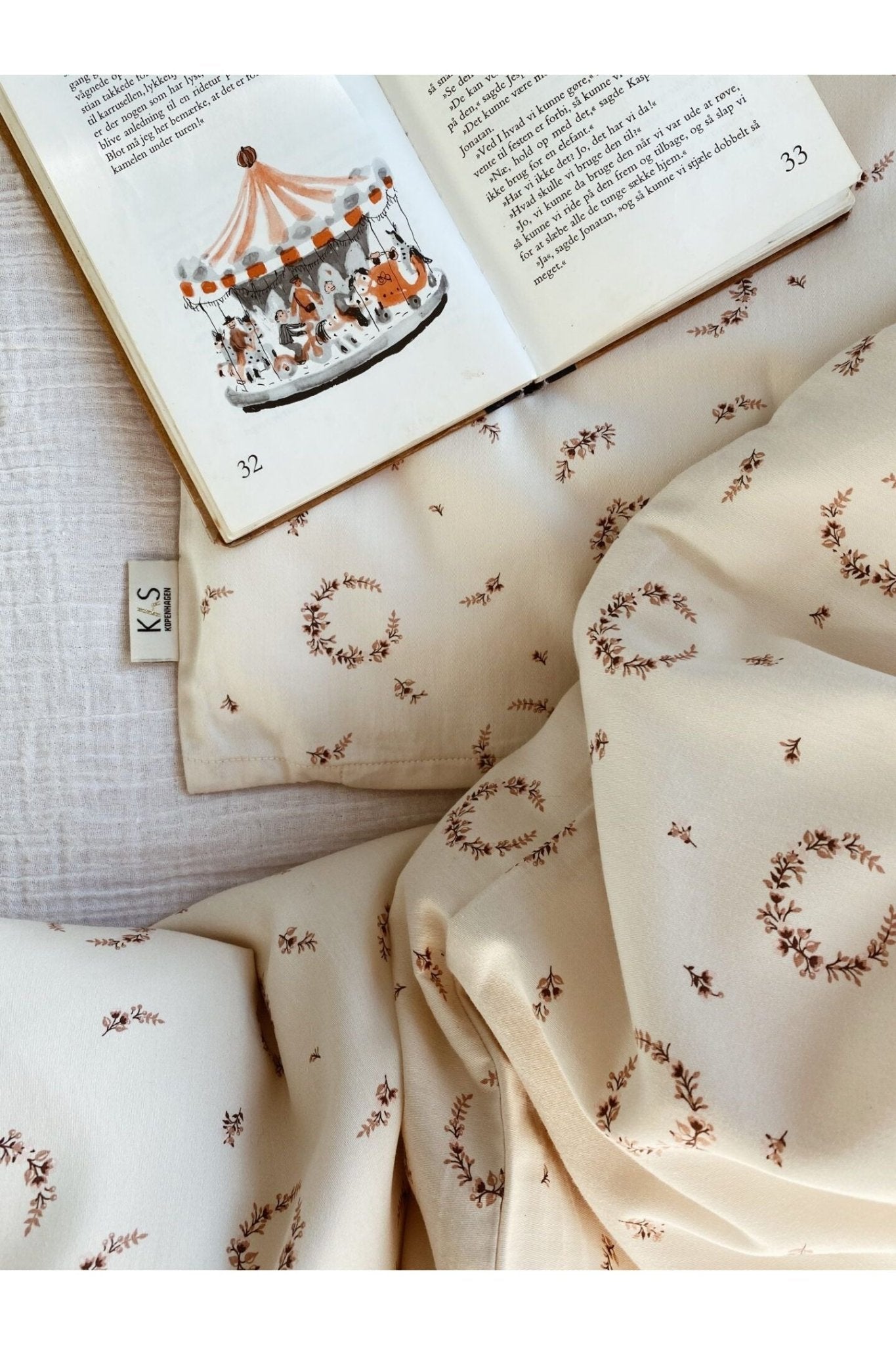 Bedline Vintage flower wreath baby - beige van KAS Kopenhagen | Kids Conceptstore Le Fanfare