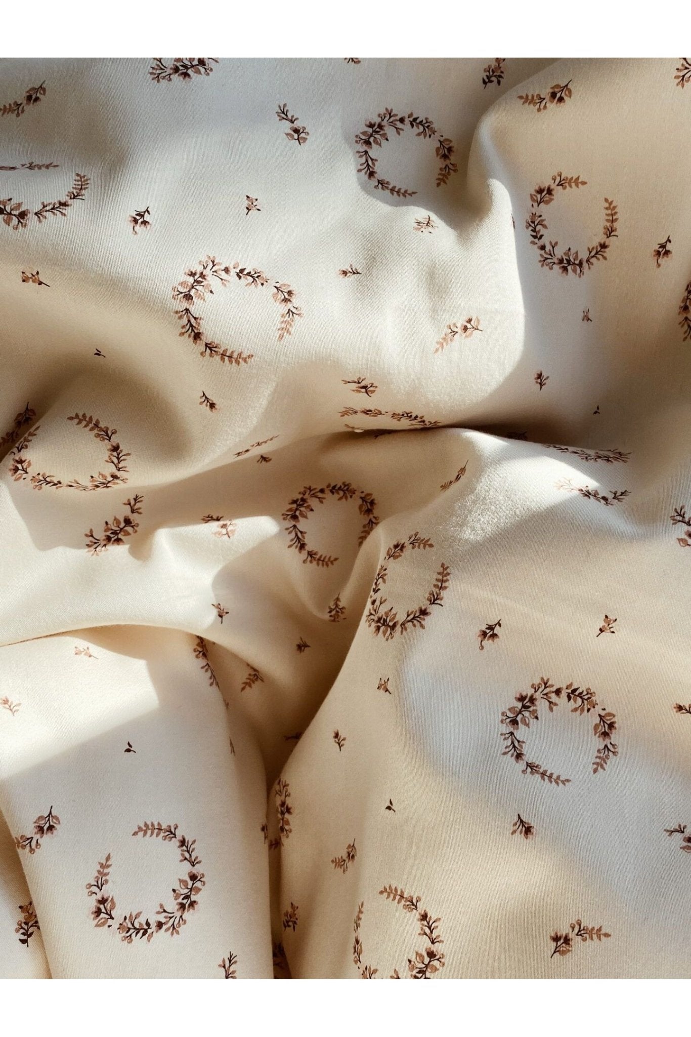 Bedline Vintage flower wreath baby - beige van KAS Kopenhagen | Kids Conceptstore Le Fanfare