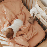 Bee Baby Bedding - Appleblossom van Dear April | Kids Conceptstore Le Fanfare