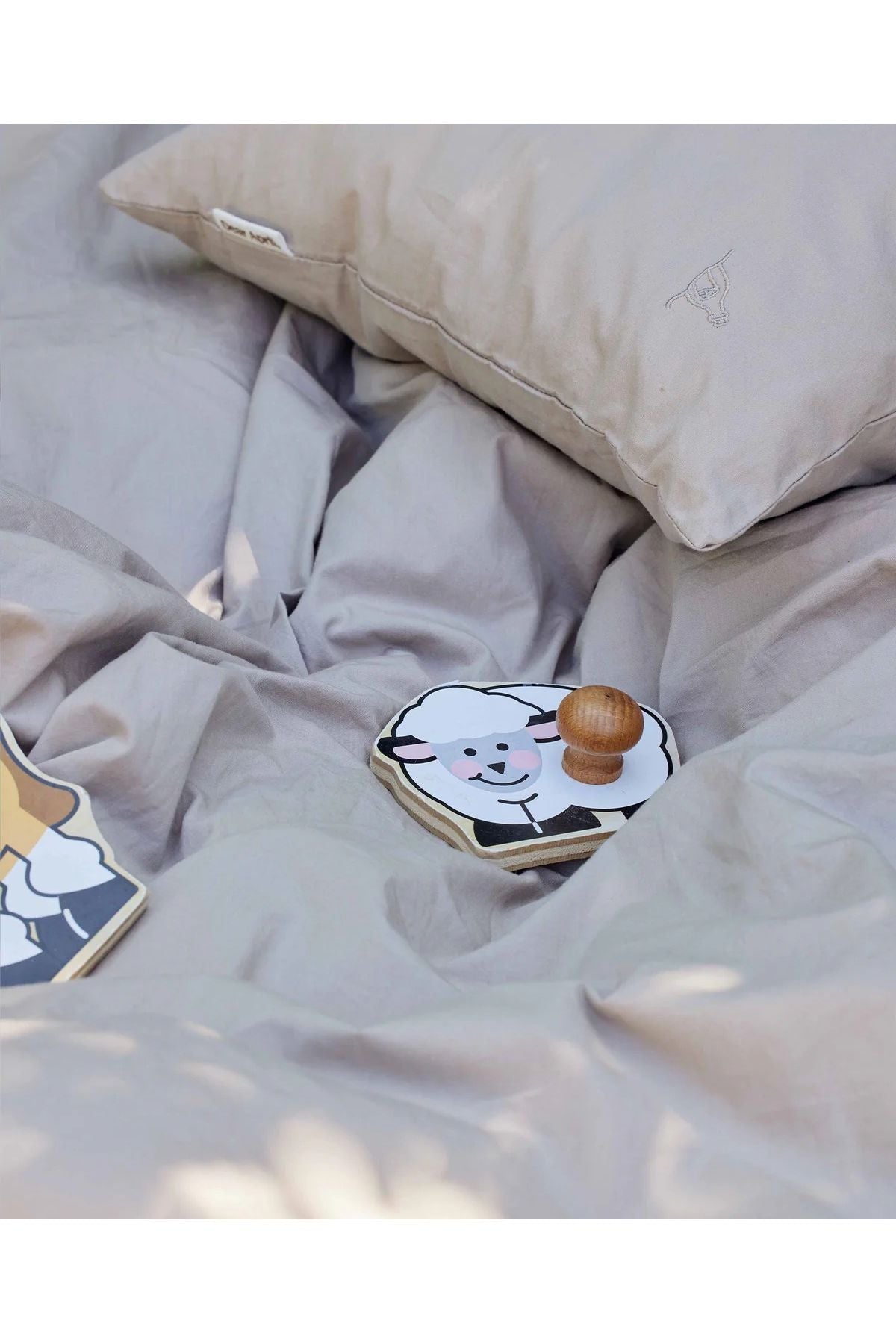 Bee Baby Bedding - Little Mouse van Dear April | Kids Conceptstore Le Fanfare