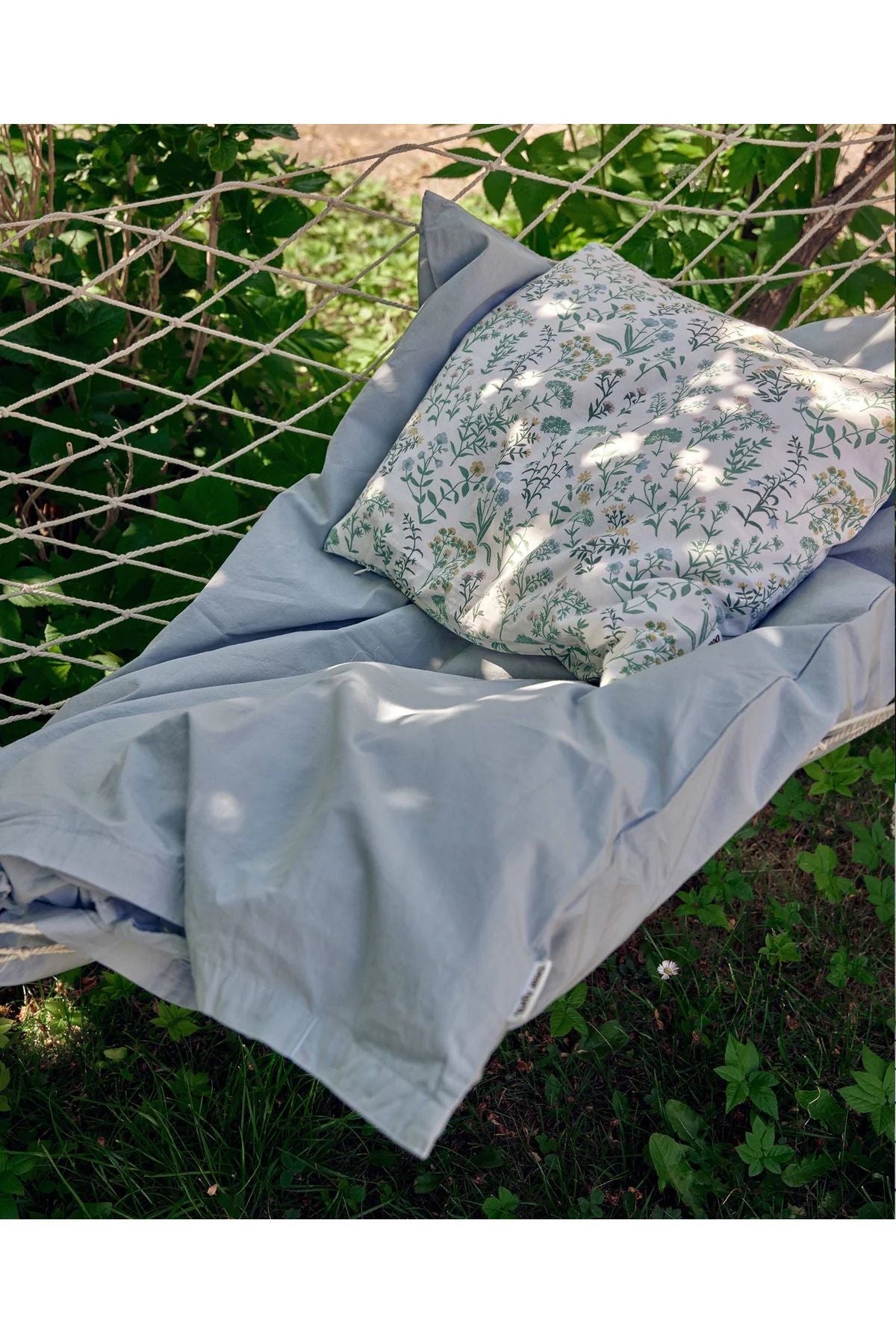 Bee Baby Bedding - Sea Notes van Dear April | Kids Conceptstore Le Fanfare