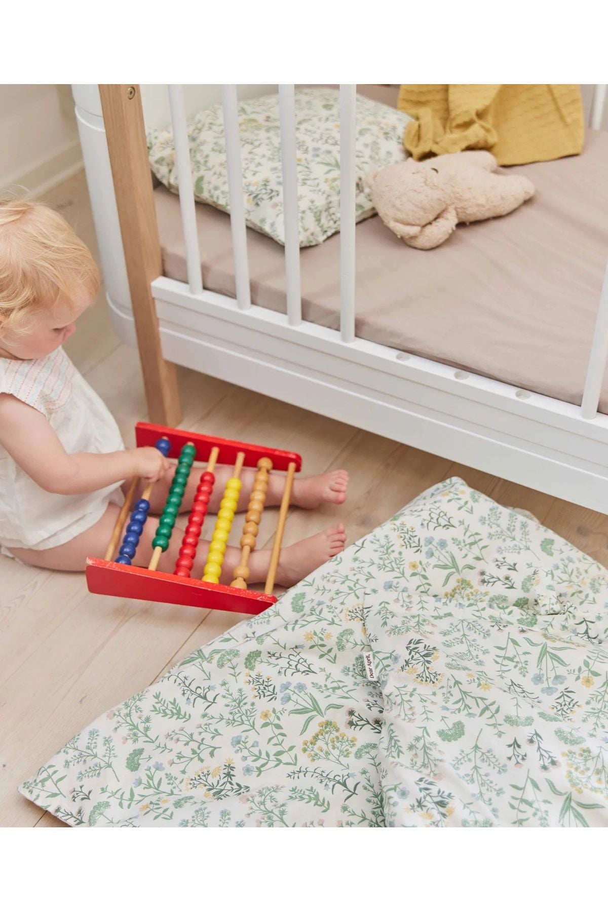 Bee Baby Bedding - Summer Flowers van Dear April | Kids Conceptstore Le Fanfare