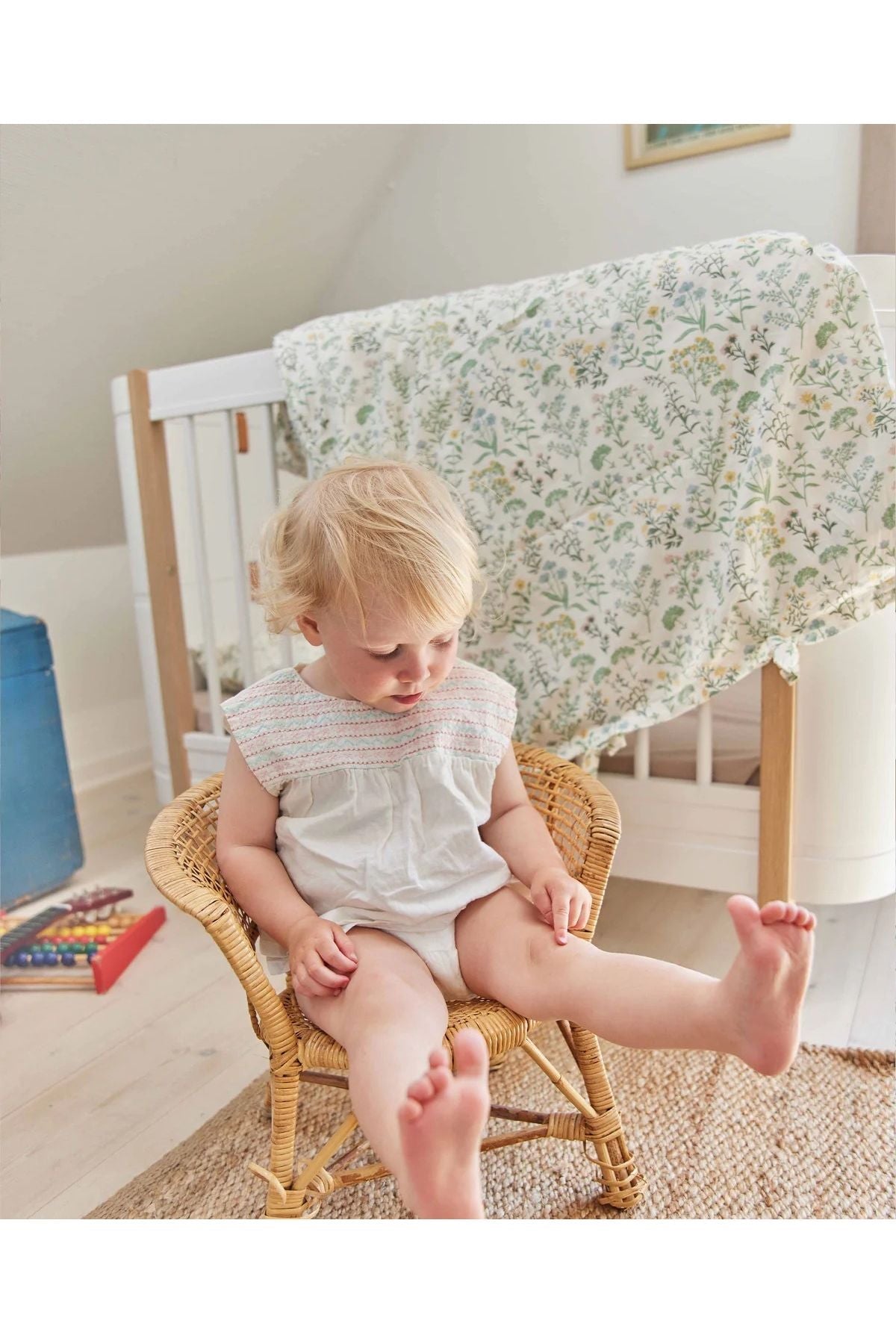 Bee Baby Bedding - Summer Flowers van Dear April | Kids Conceptstore Le Fanfare
