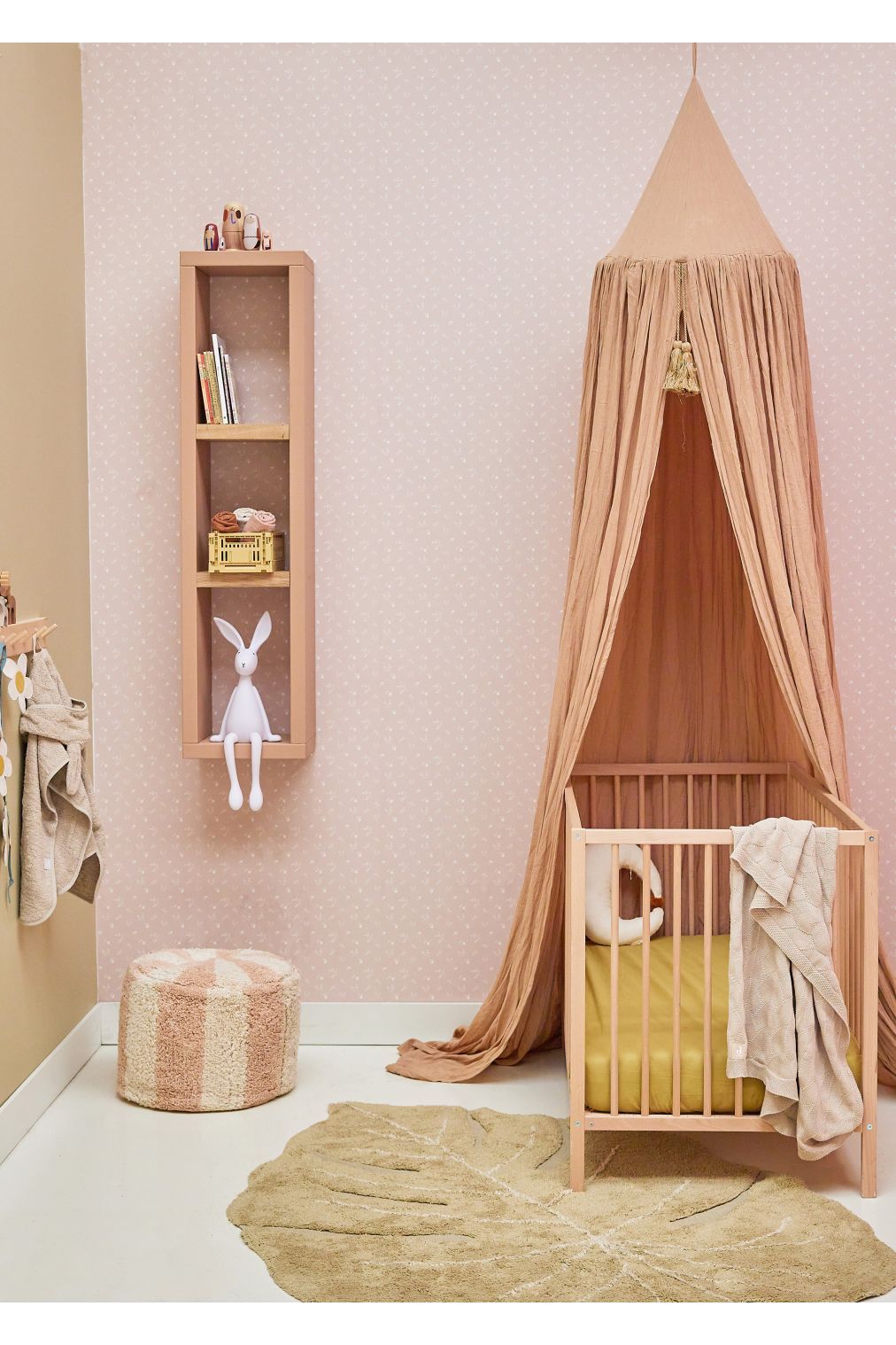Behang Bloemenzee Mini - Nude van Bibelotte | Kids Conceptstore Le Fanfare