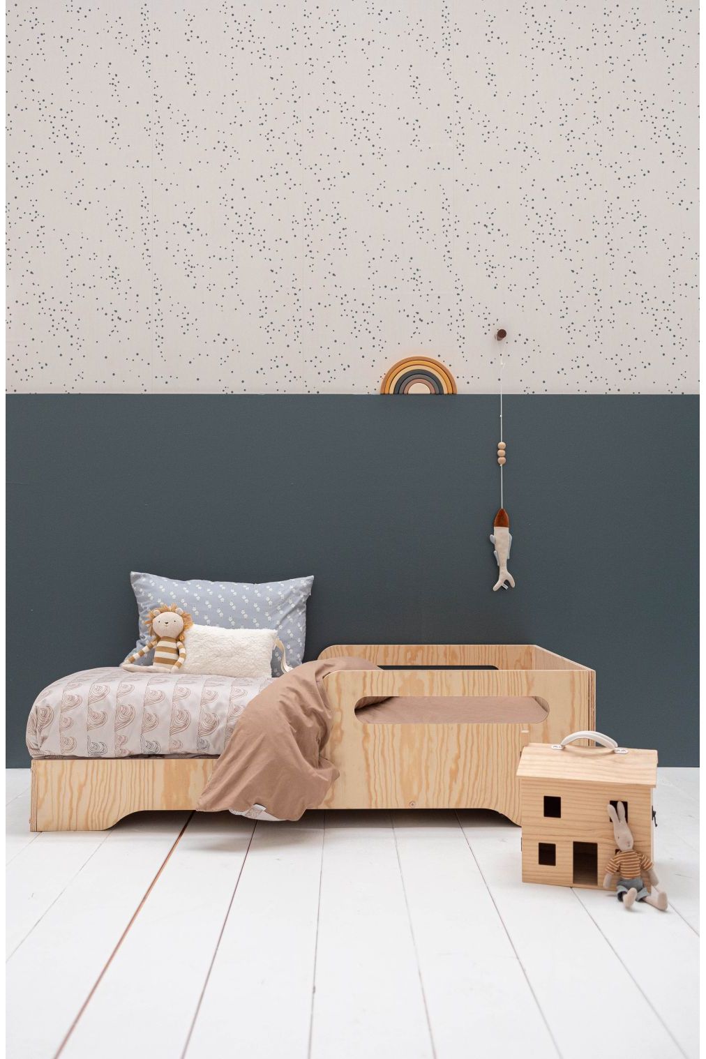 Behang Dottig - Donkerblauw van Bibelotte | Kids Conceptstore Le Fanfare