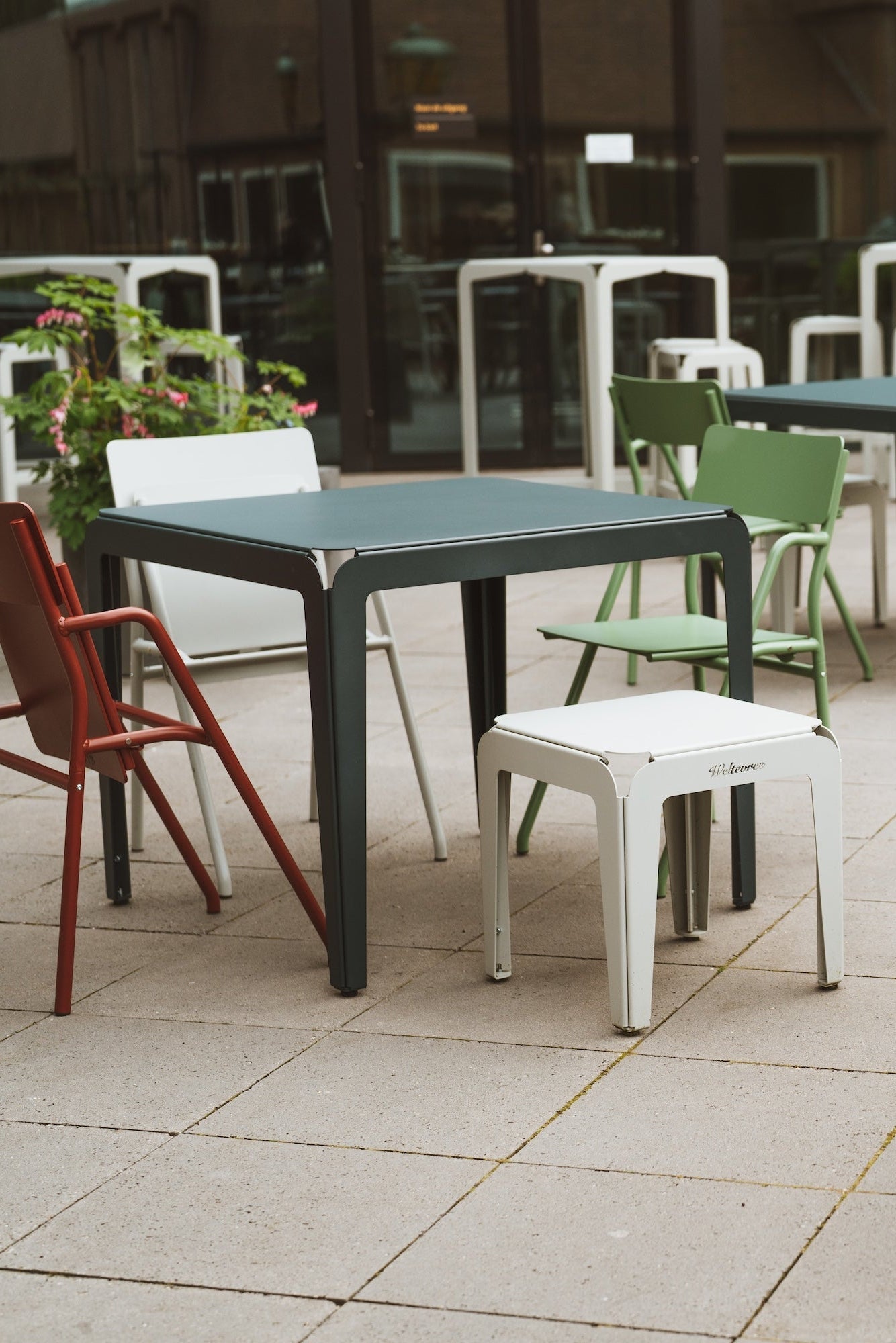 Bended Table - Grey Blue (90cm) van Weltevree | Kids Conceptstore Le Fanfare