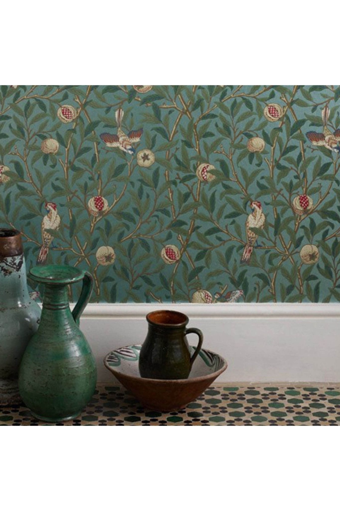 Bird & Pomegranate Wallpaper - Blue/Sage van Morris & Co | Kids Conceptstore Le Fanfare